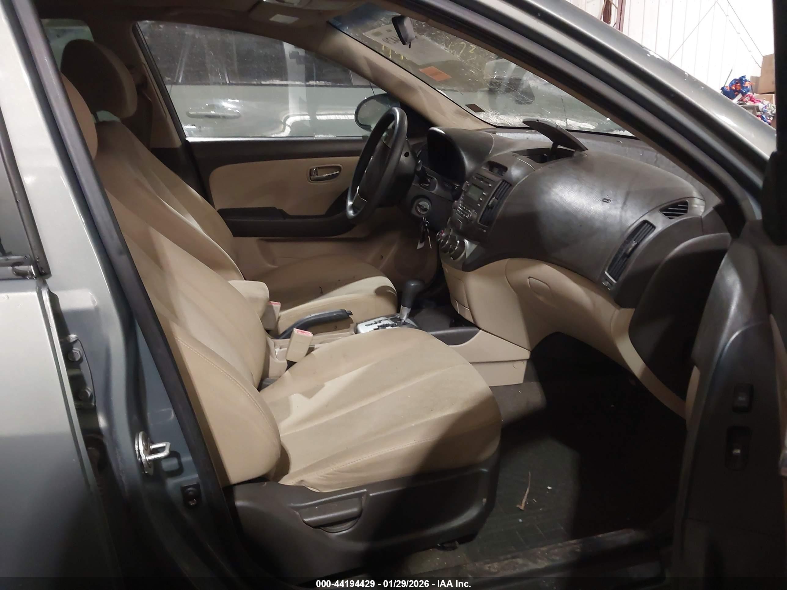 HYUNDAI ELANTRA image 5