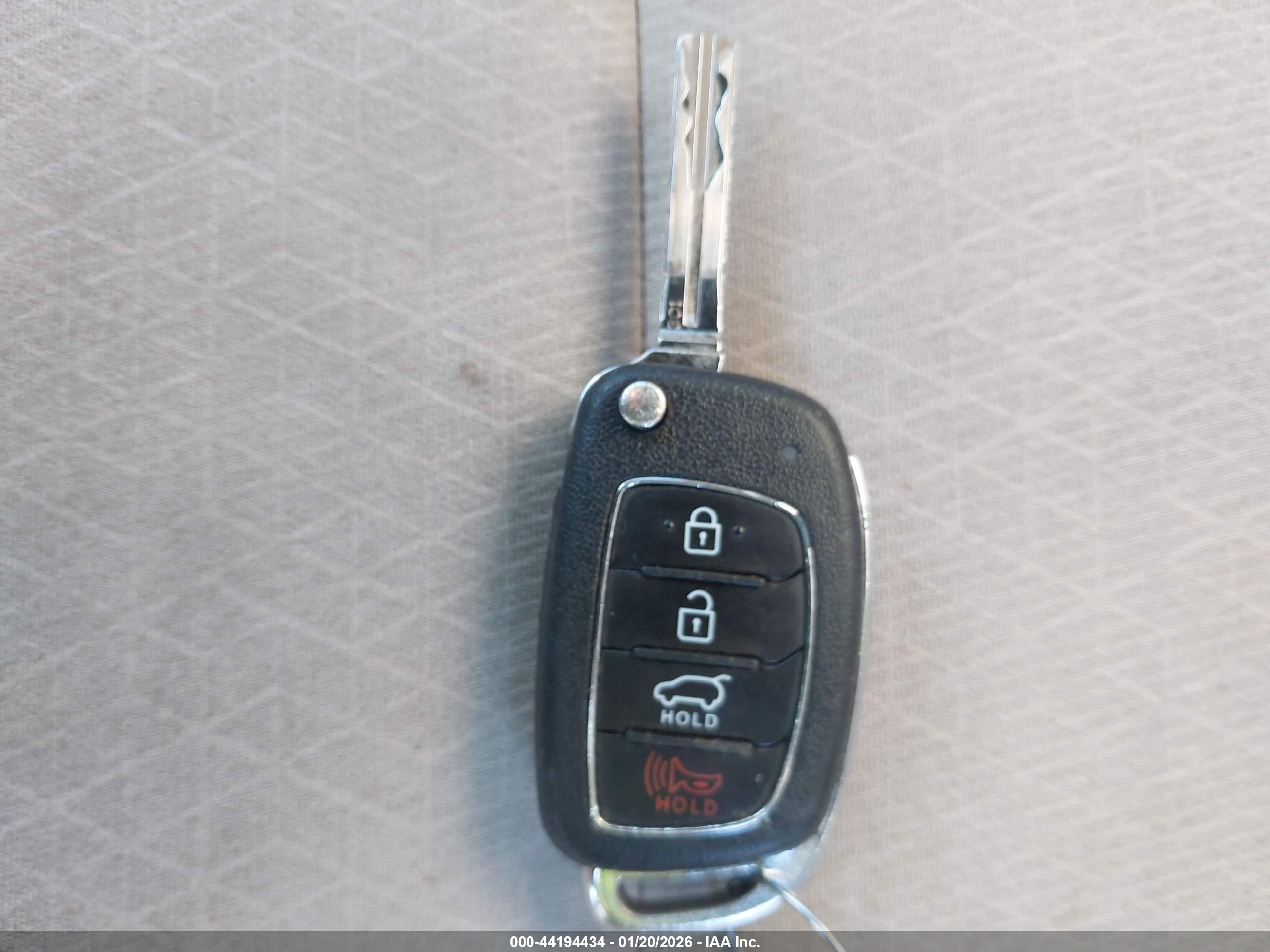 HYUNDAI TUCSON image 11