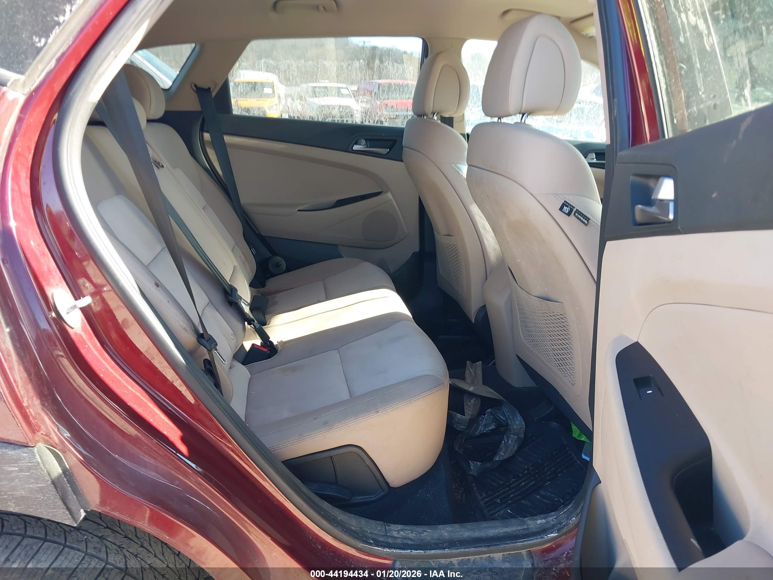 HYUNDAI TUCSON image 8
