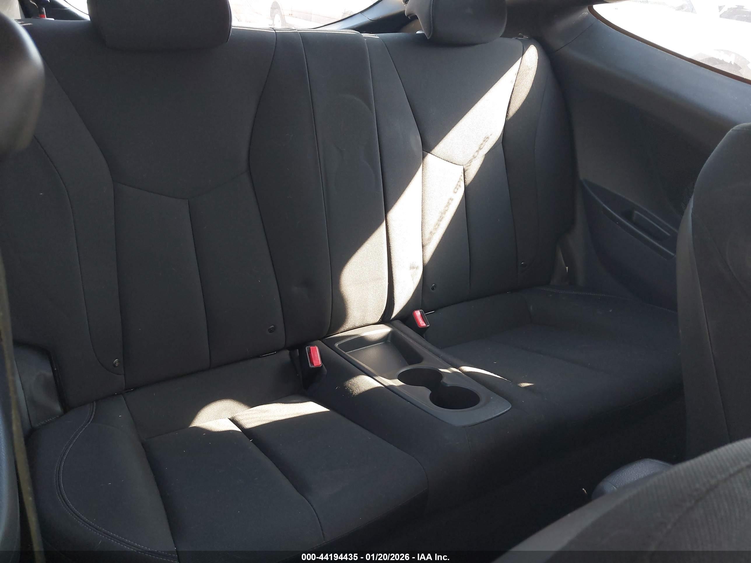 HYUNDAI VELOSTER image 8