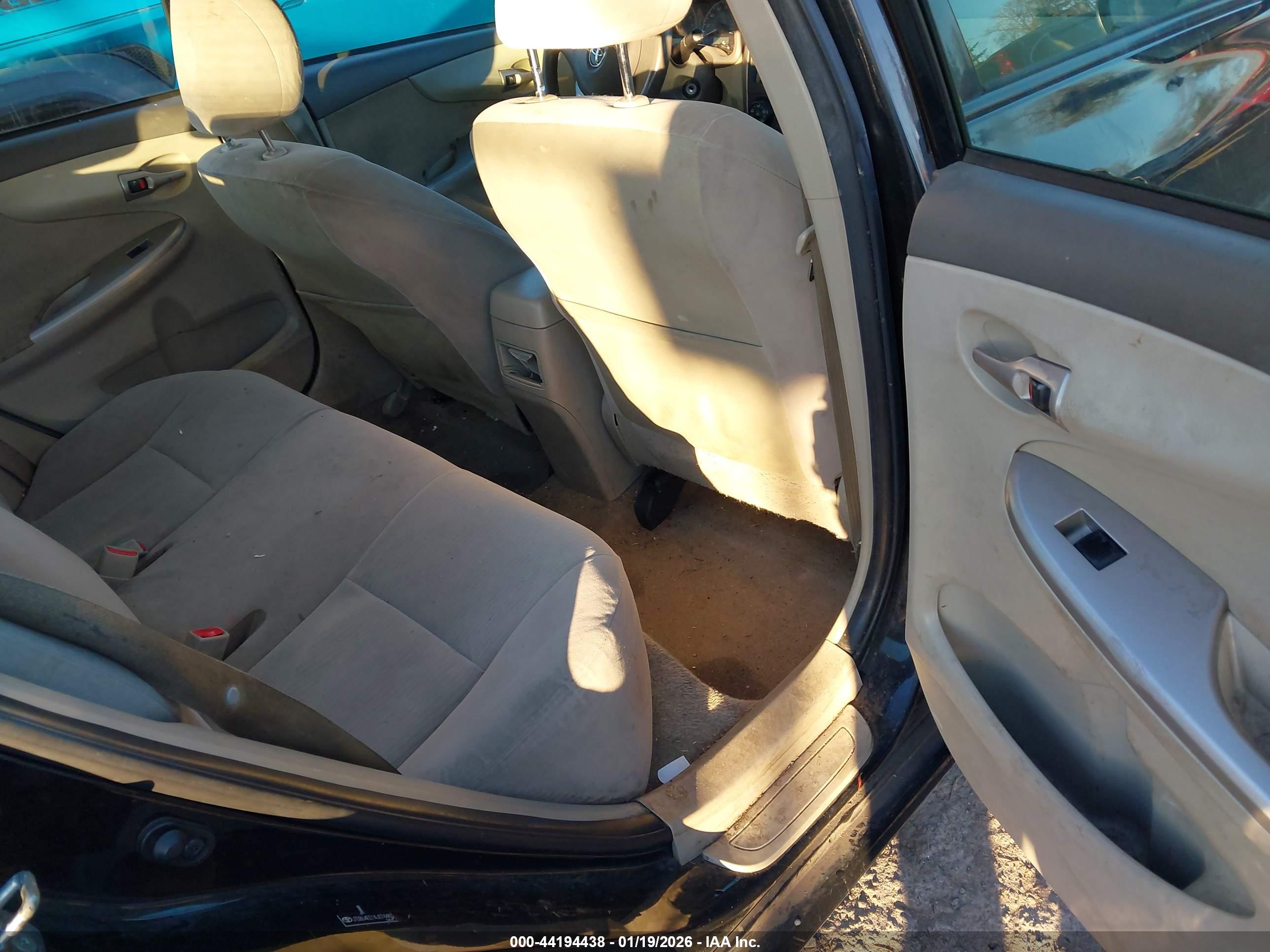 TOYOTA COROLLA image 8