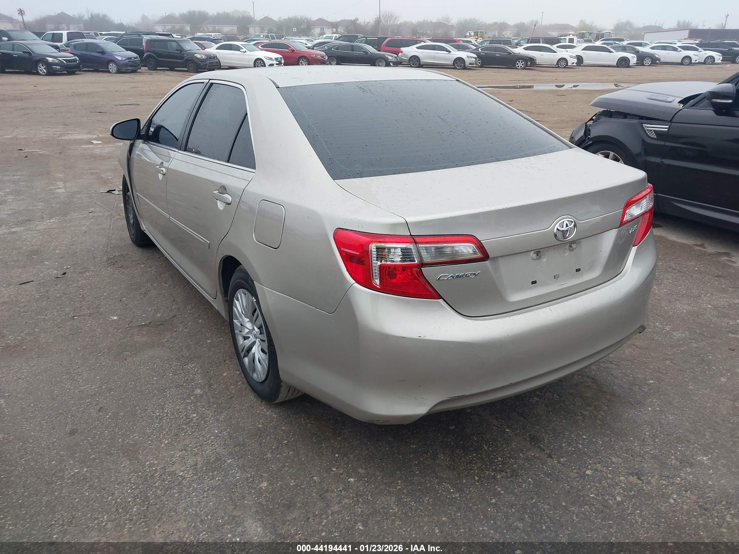 TOYOTA CAMRY image 3