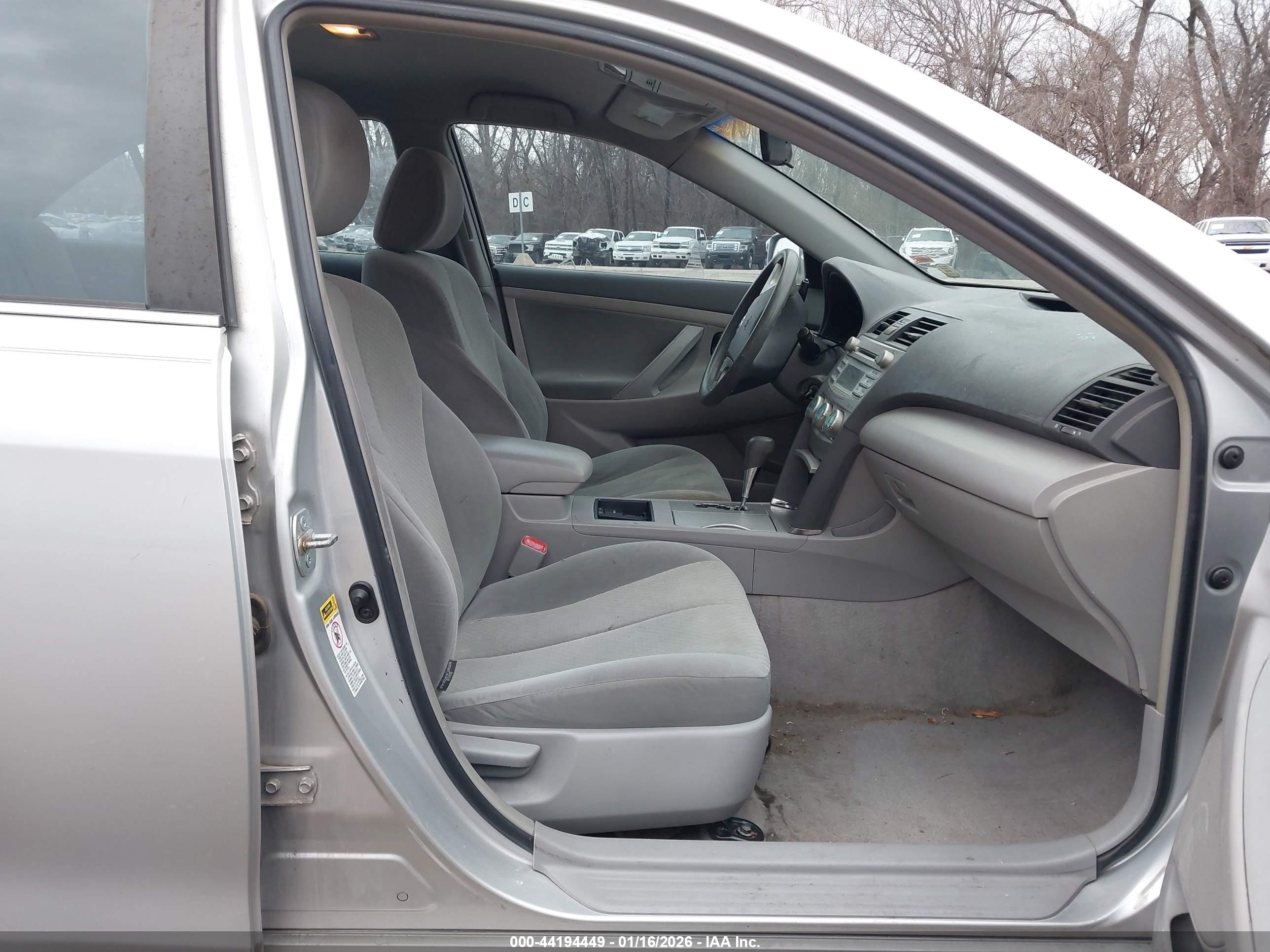 TOYOTA CAMRY image 5
