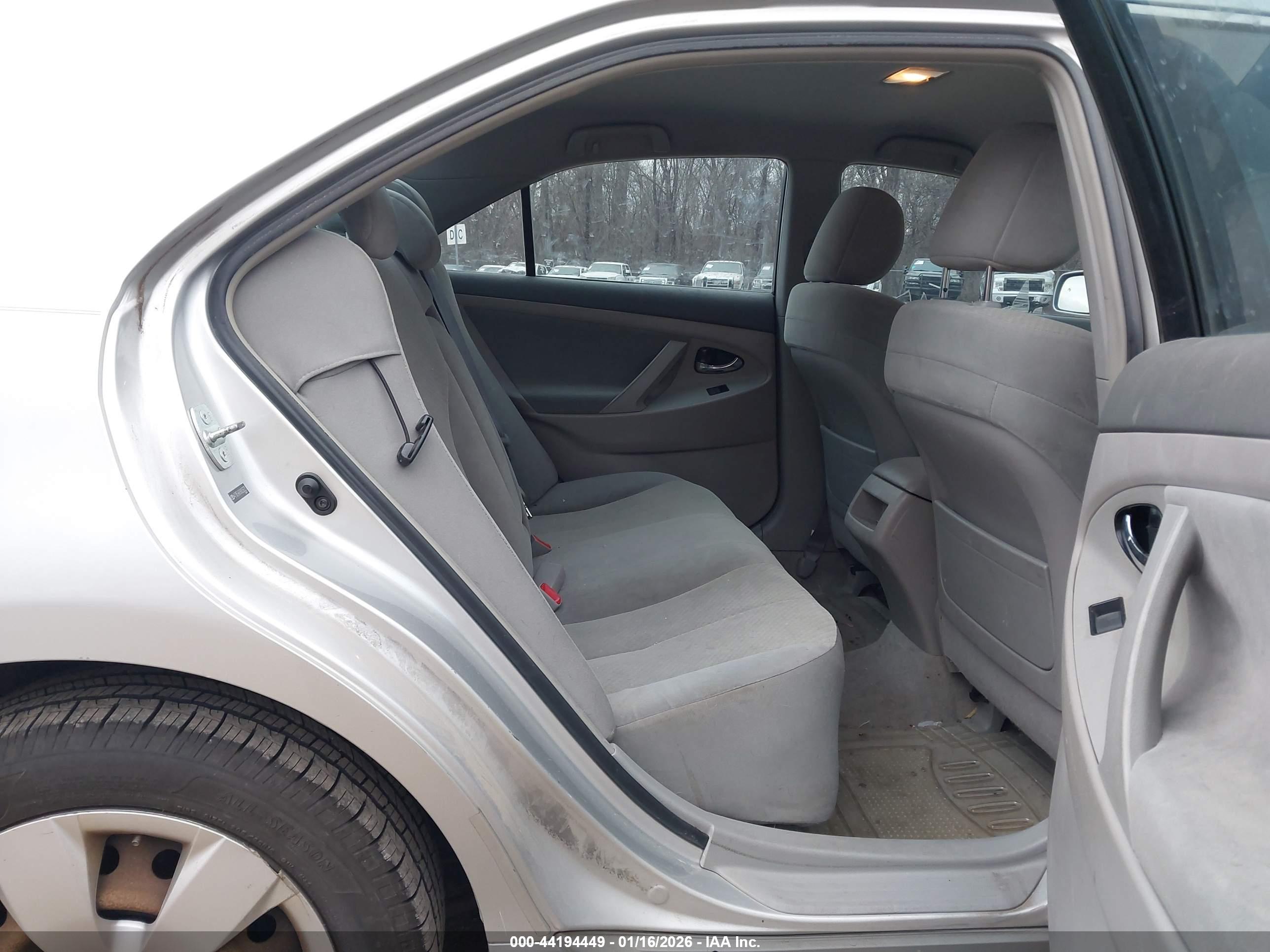 TOYOTA CAMRY image 8