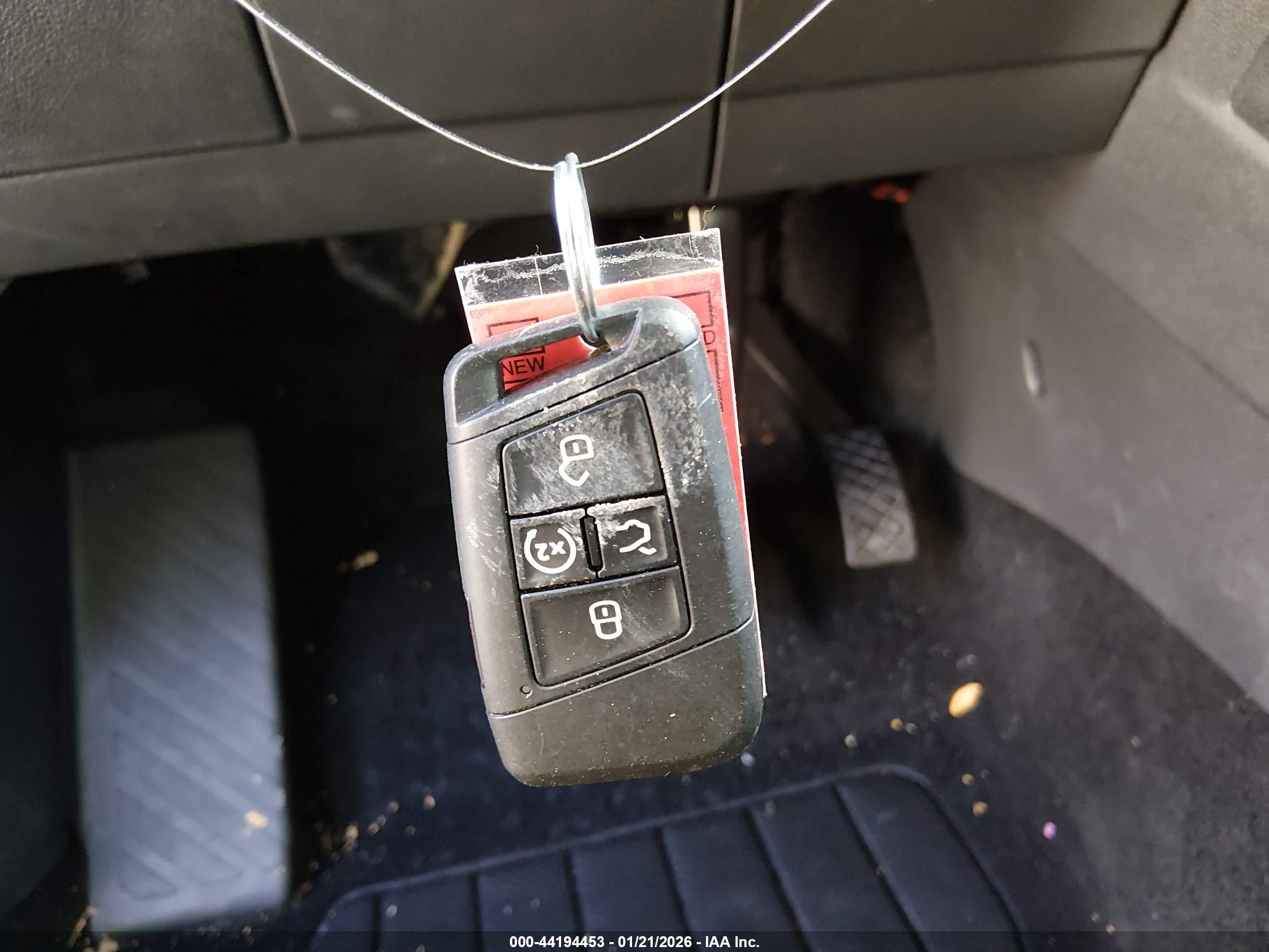 VOLKSWAGEN TAOS image 11