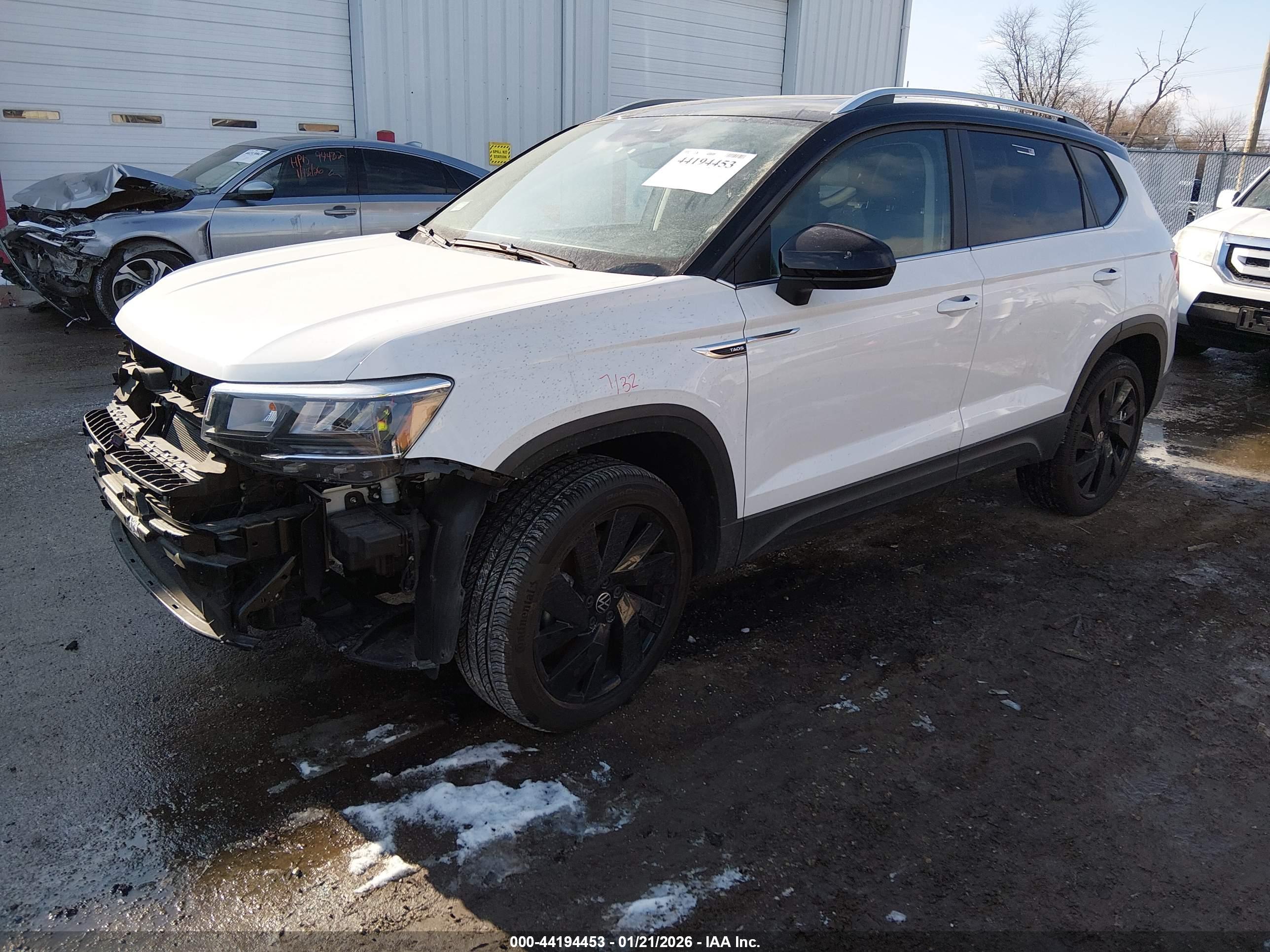 VOLKSWAGEN TAOS image 2