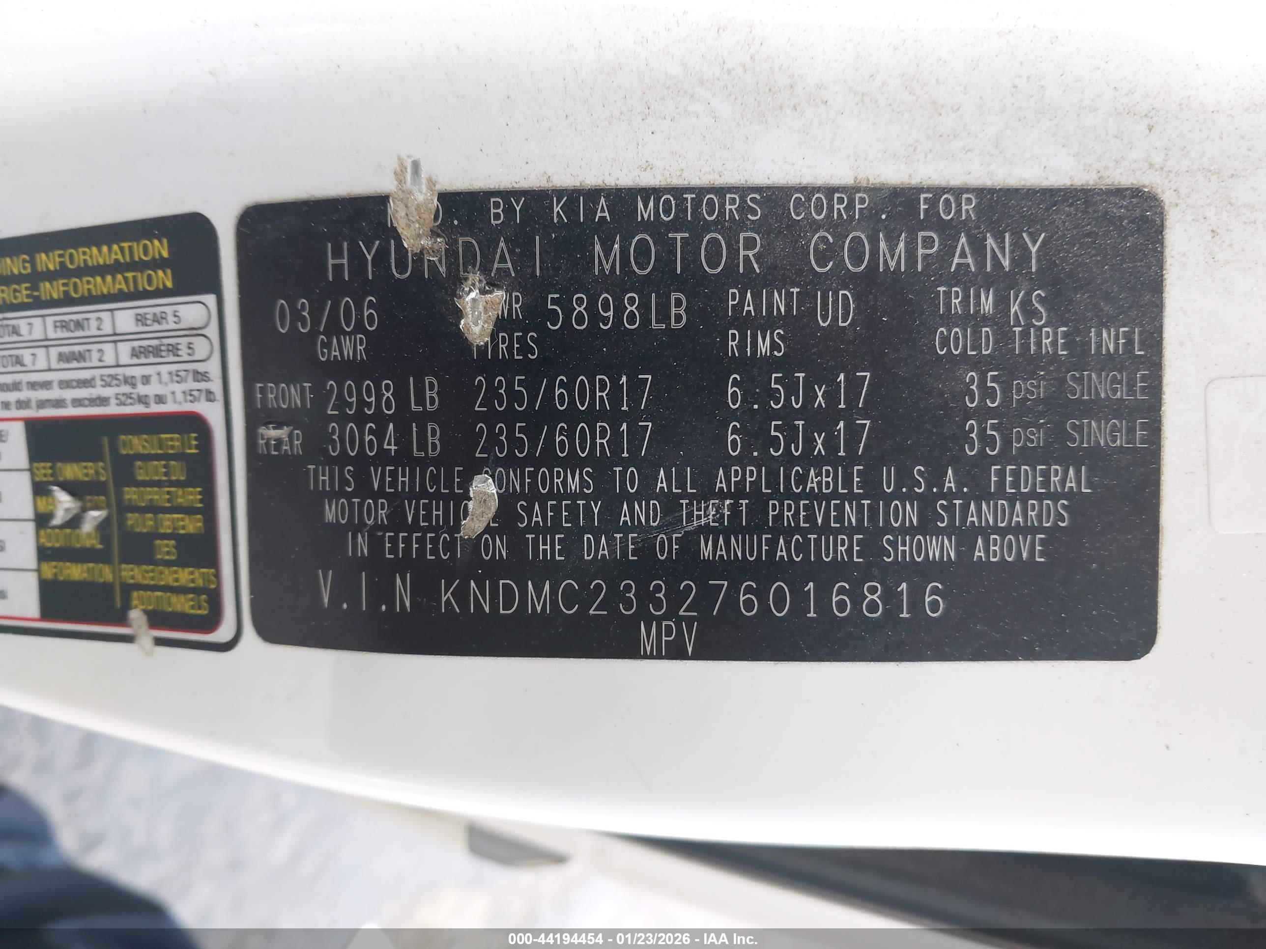 HYUNDAI ENTOURAGE image 9