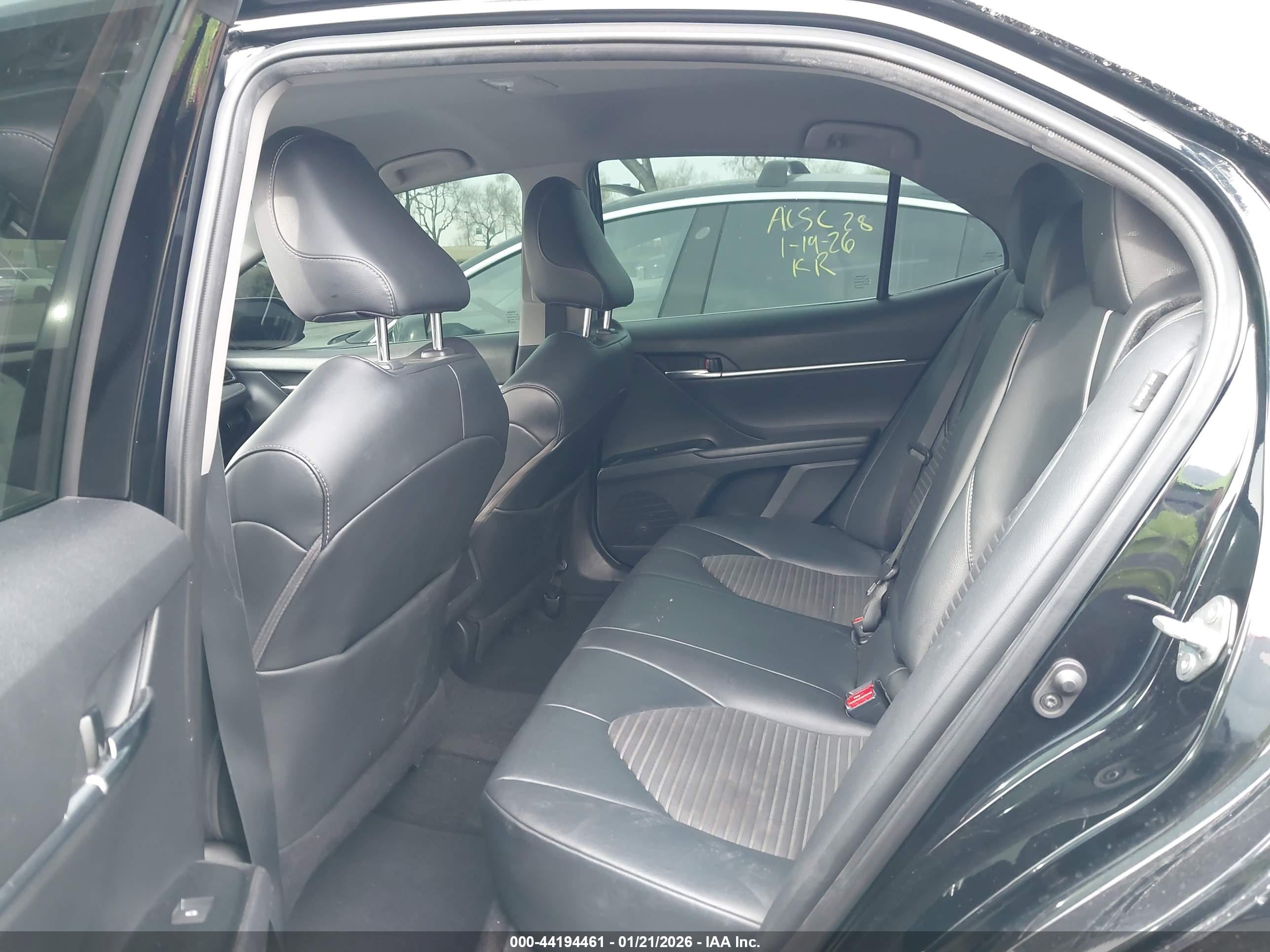 TOYOTA CAMRY image 8