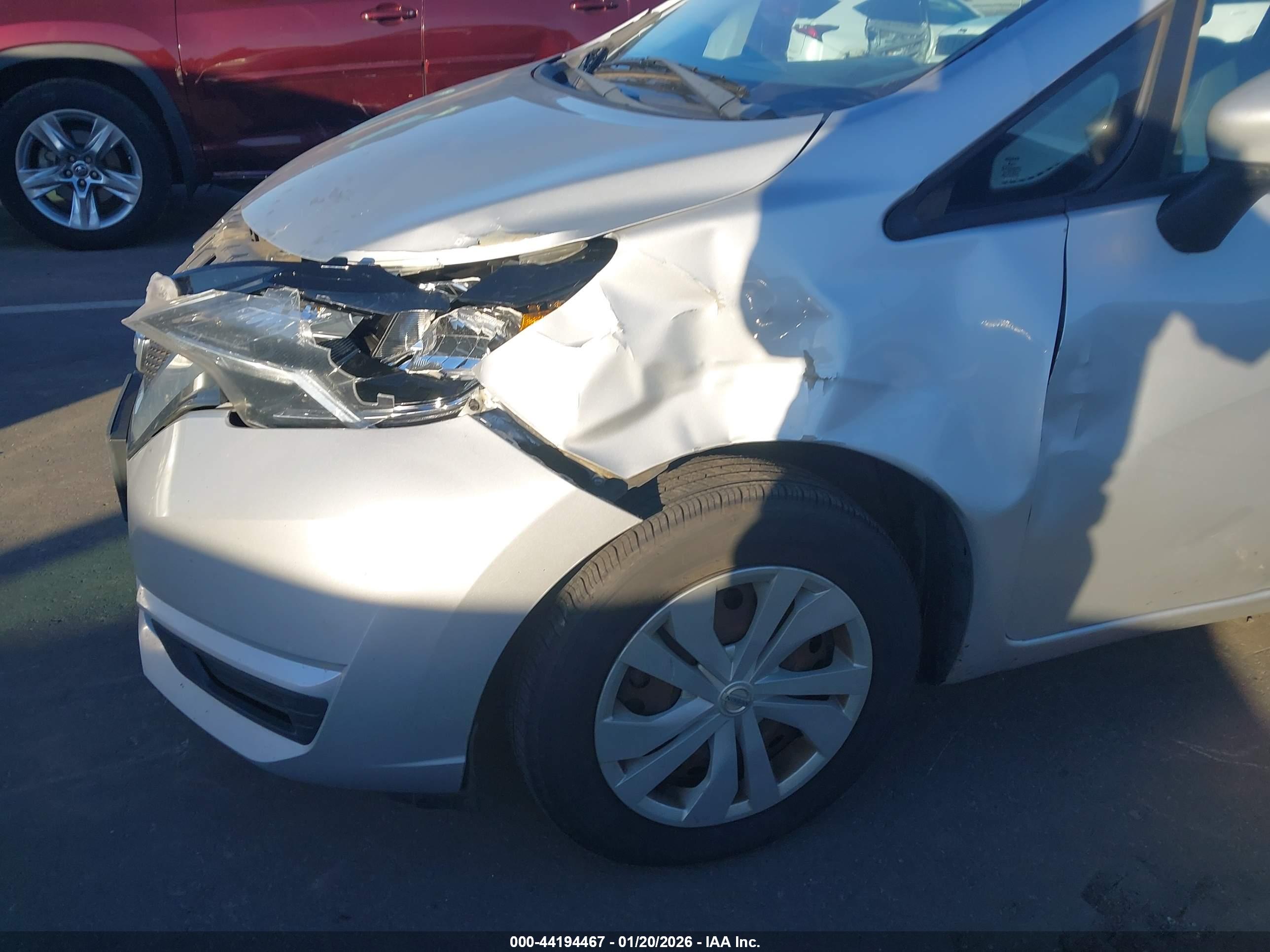 NISSAN VERSA image 6