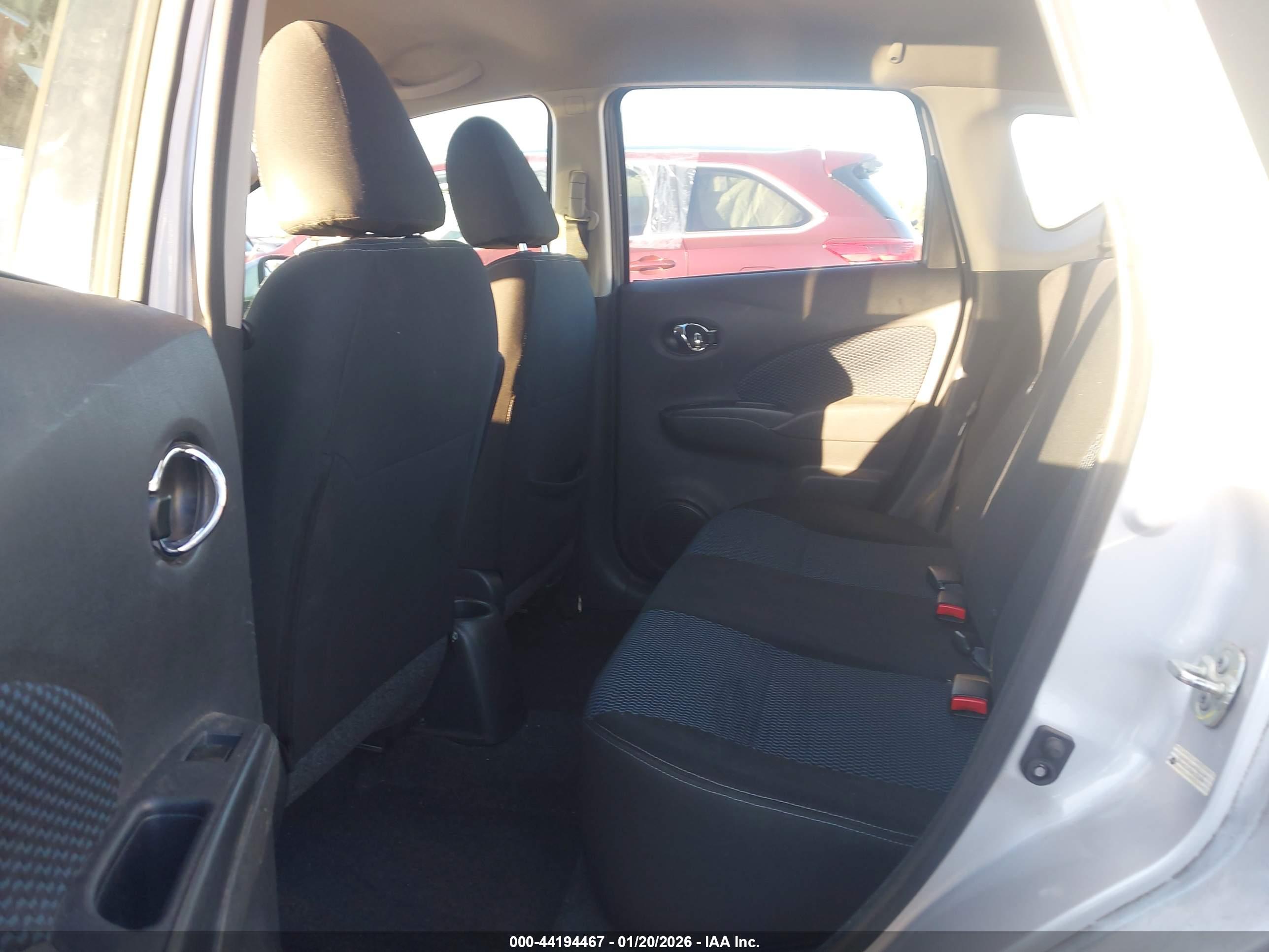NISSAN VERSA image 8