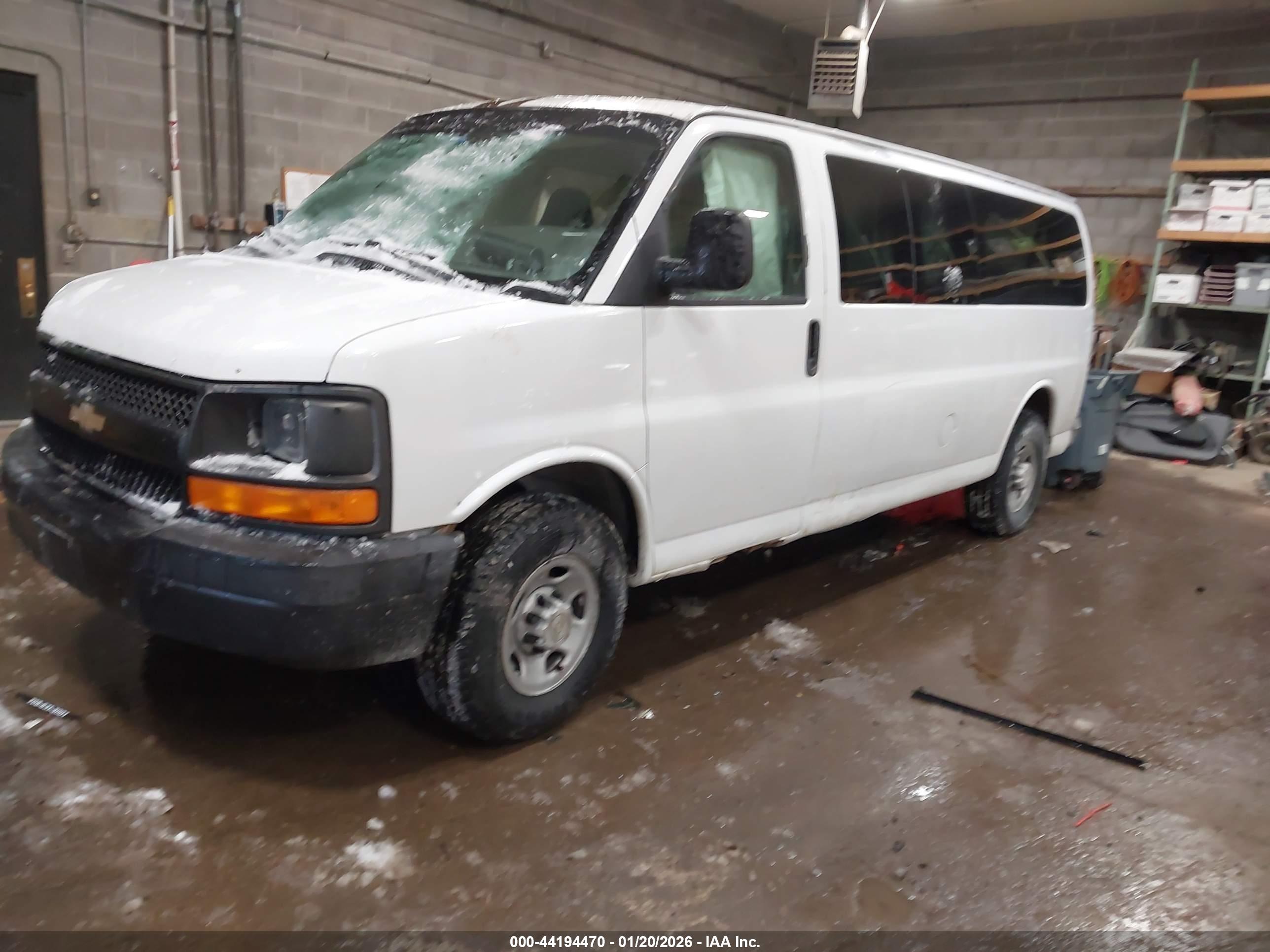 CHEVROLET EXPRESS image 2