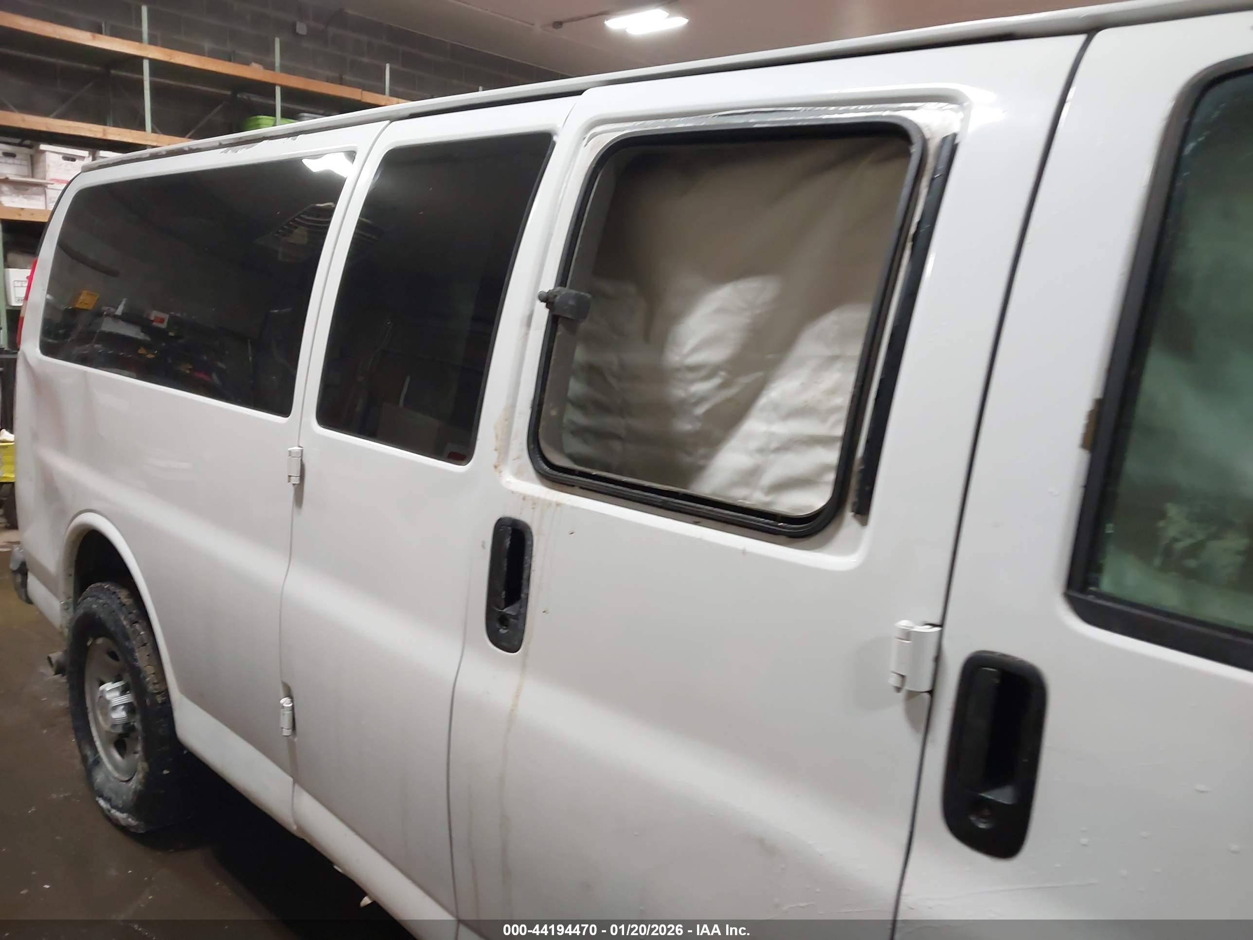 CHEVROLET EXPRESS image 6