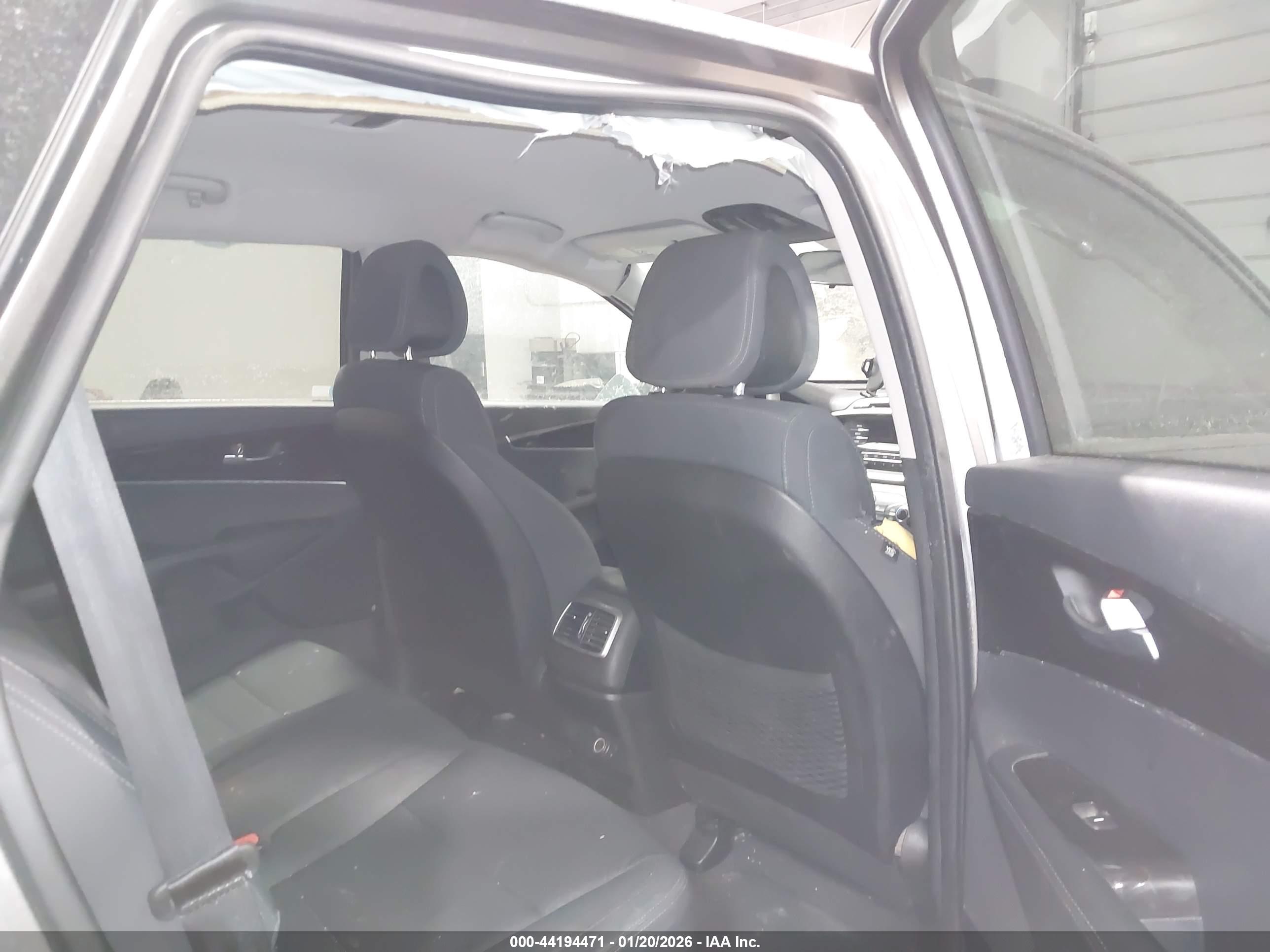 KIA SORENTO image 8