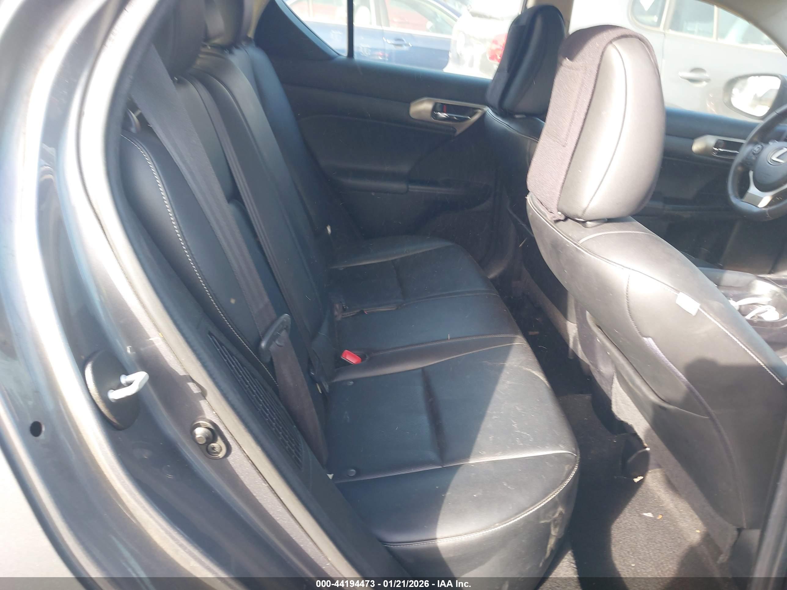 LEXUS CT image 8