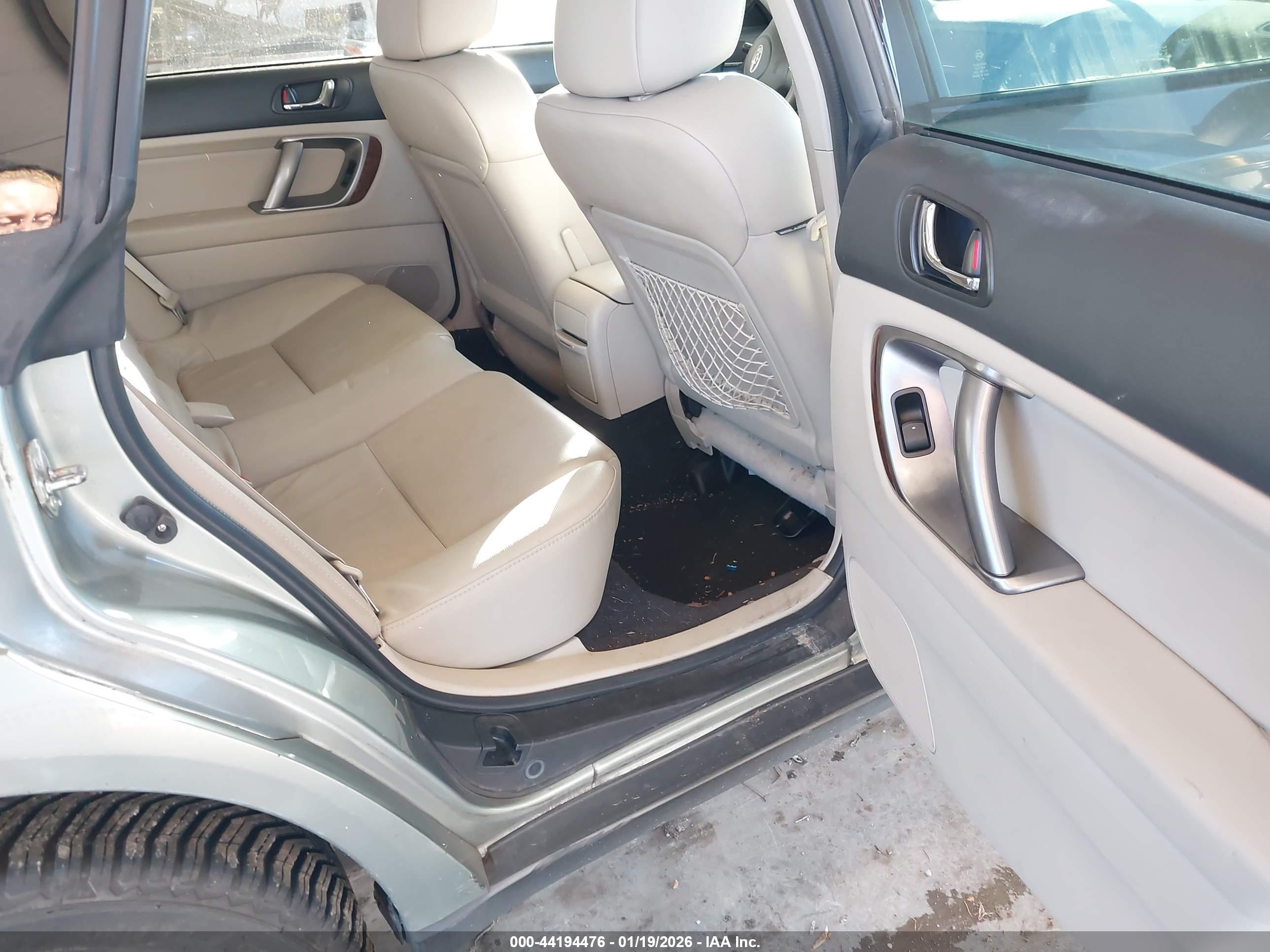 SUBARU OUTBACK image 8