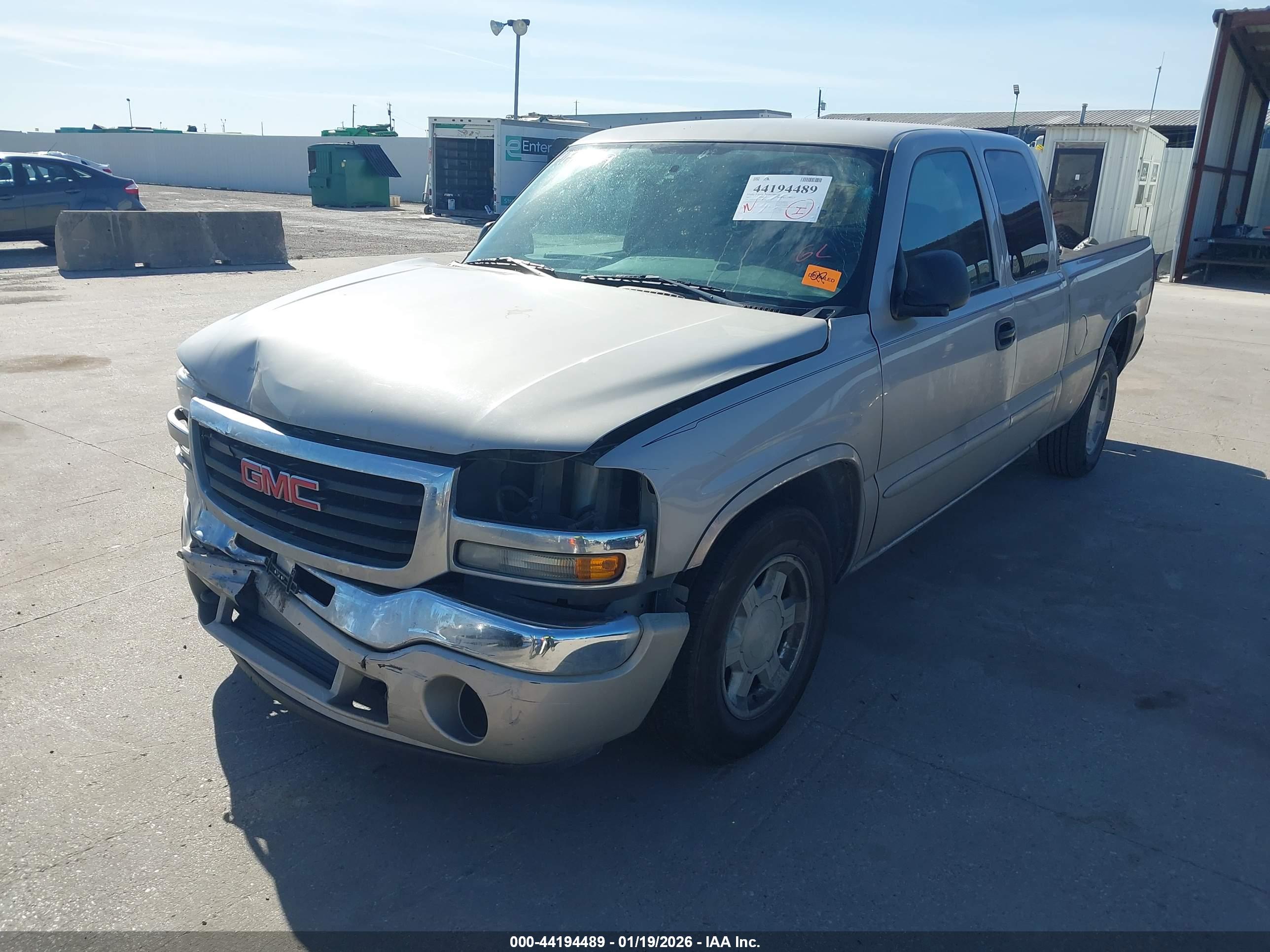 GMC SIERRA image 2