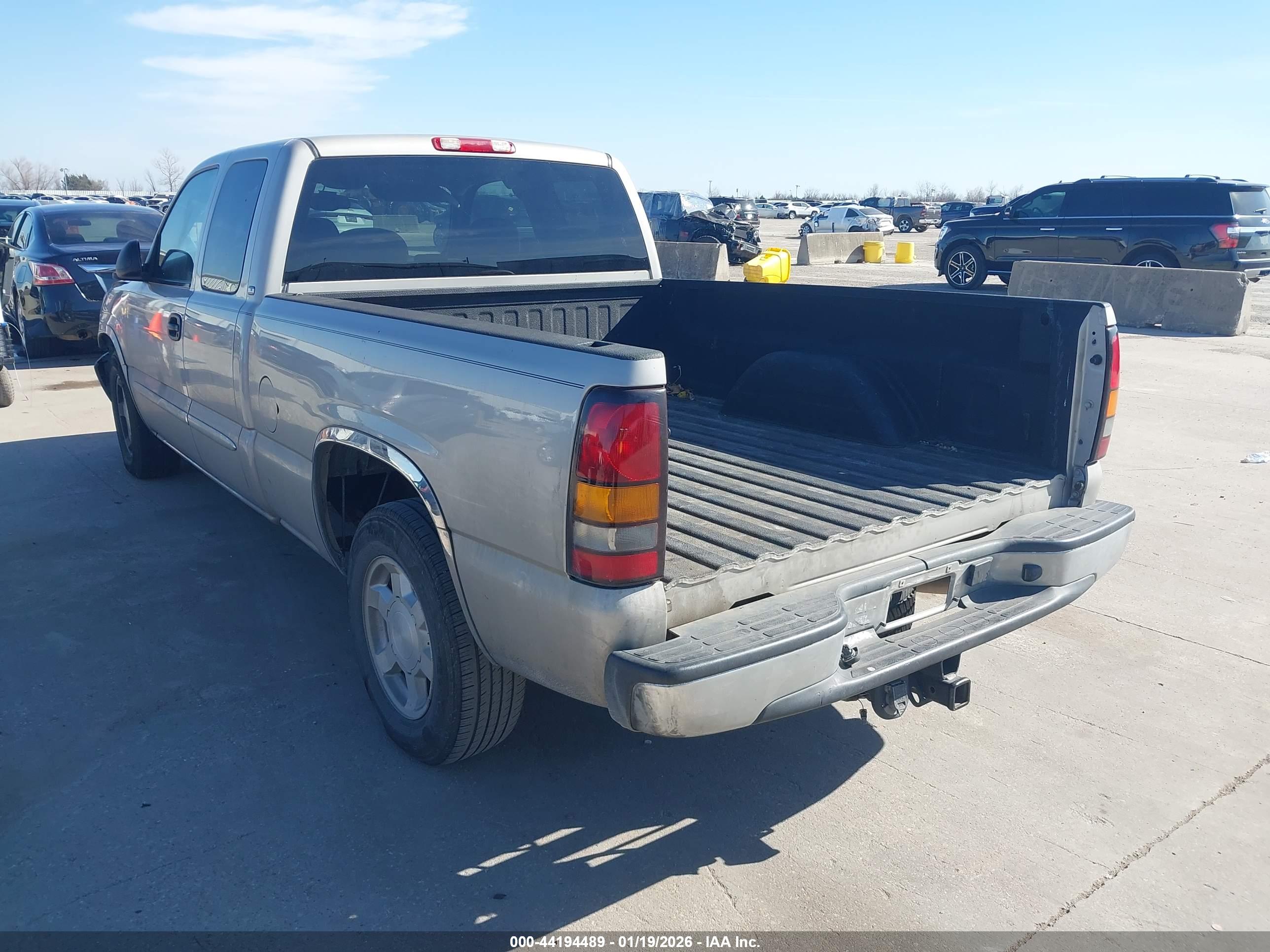 GMC SIERRA image 3