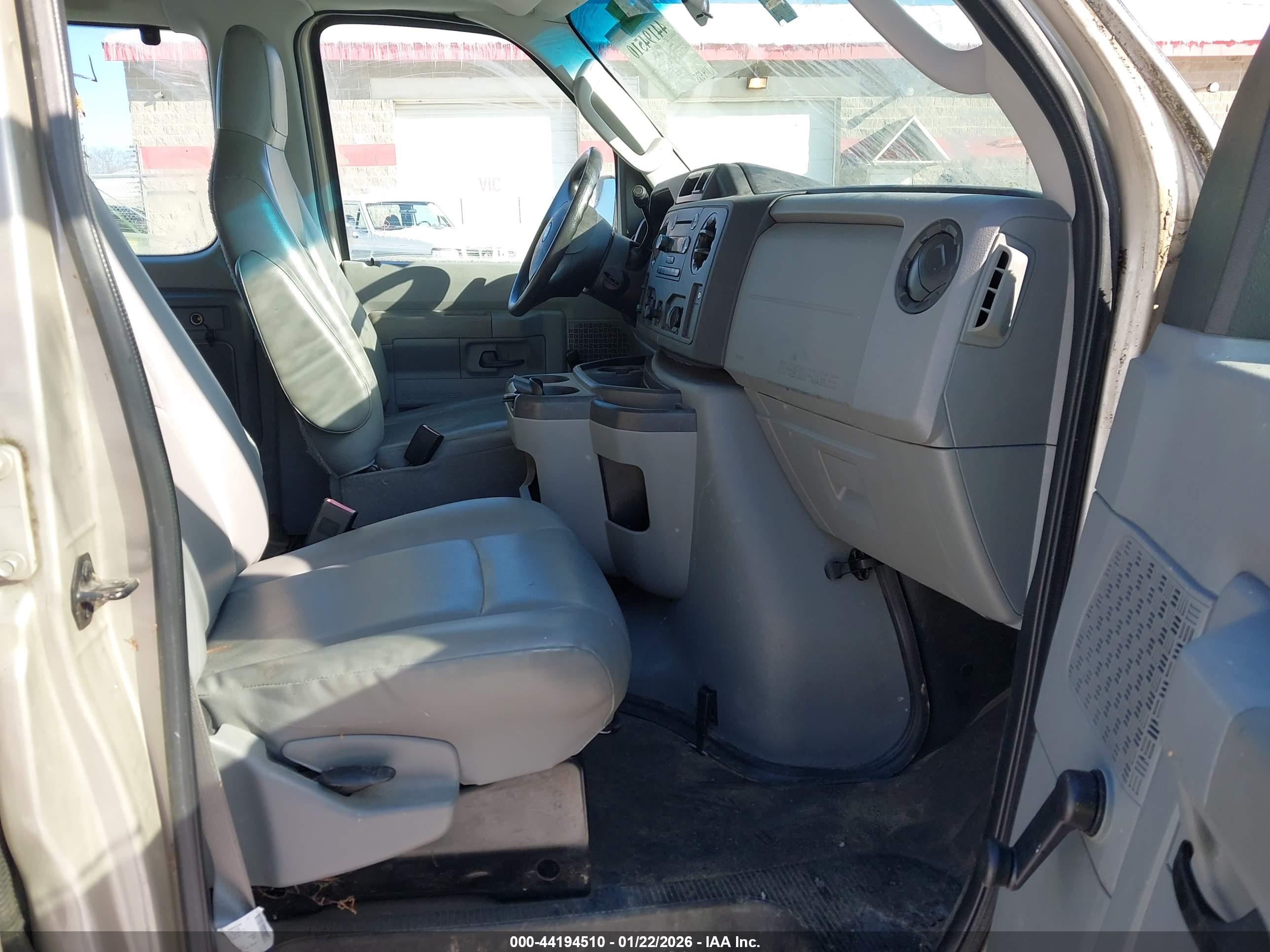 FORD E-350 image 5