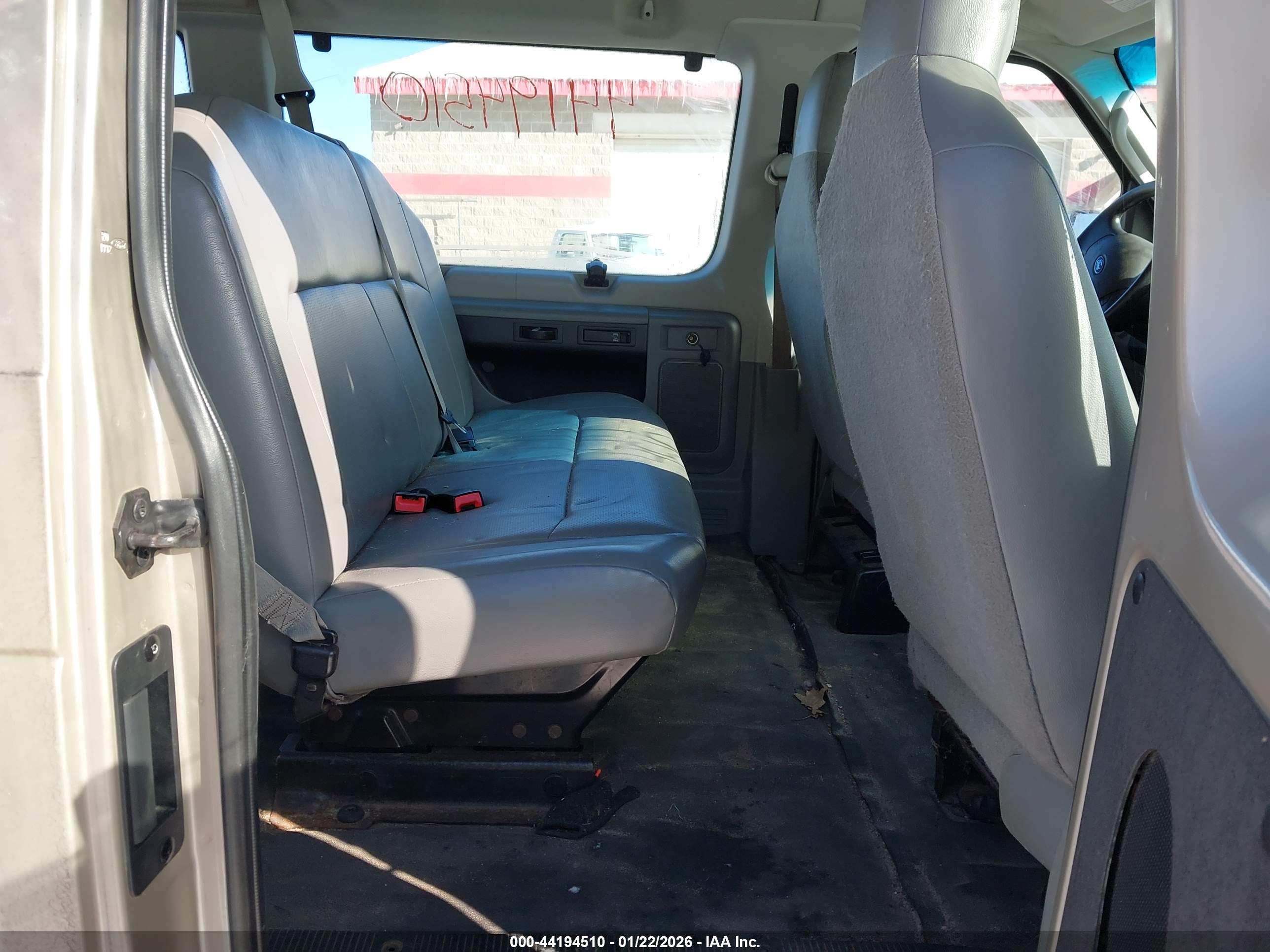 FORD E-350 image 8