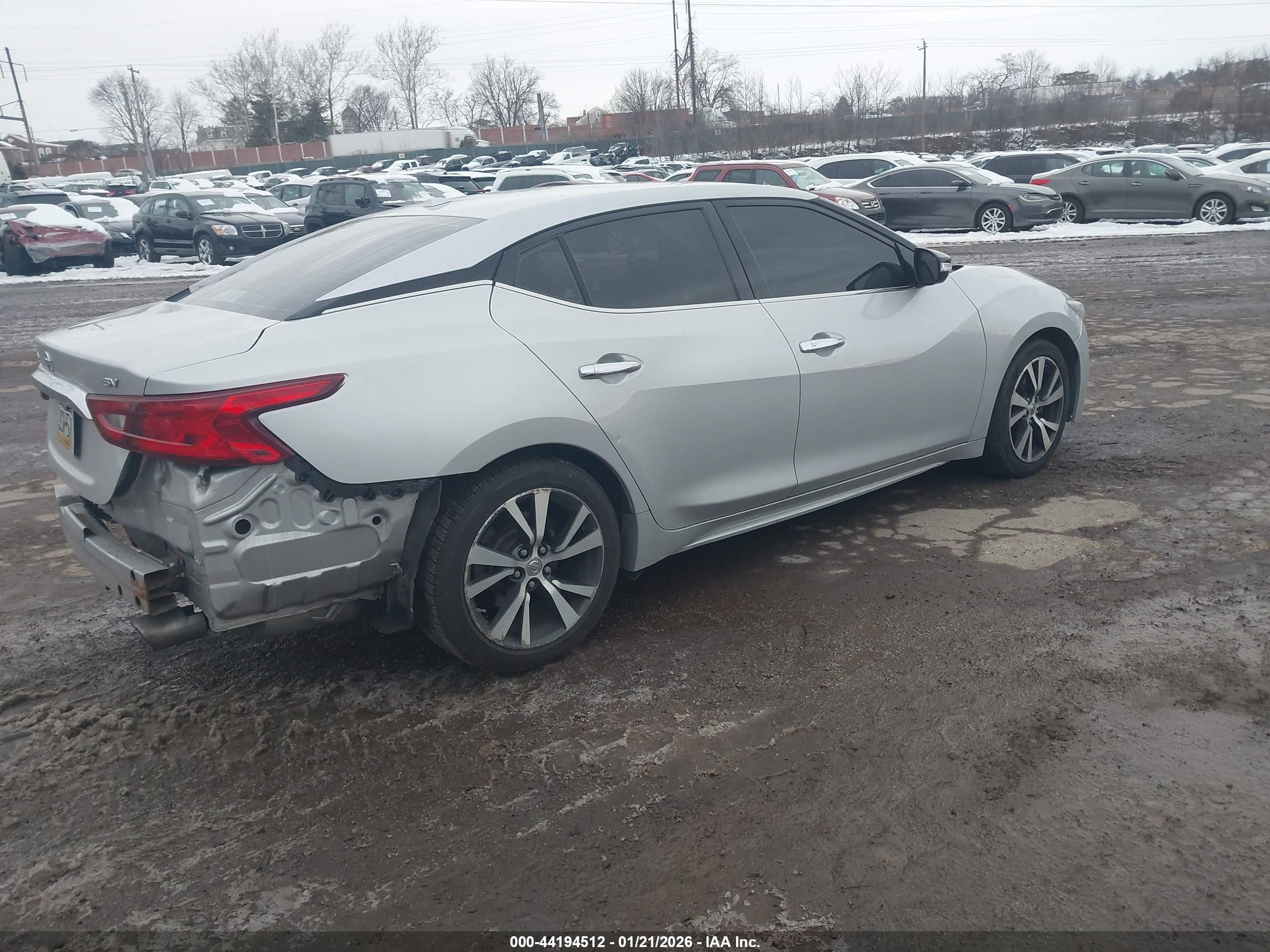 NISSAN MAXIMA image 4