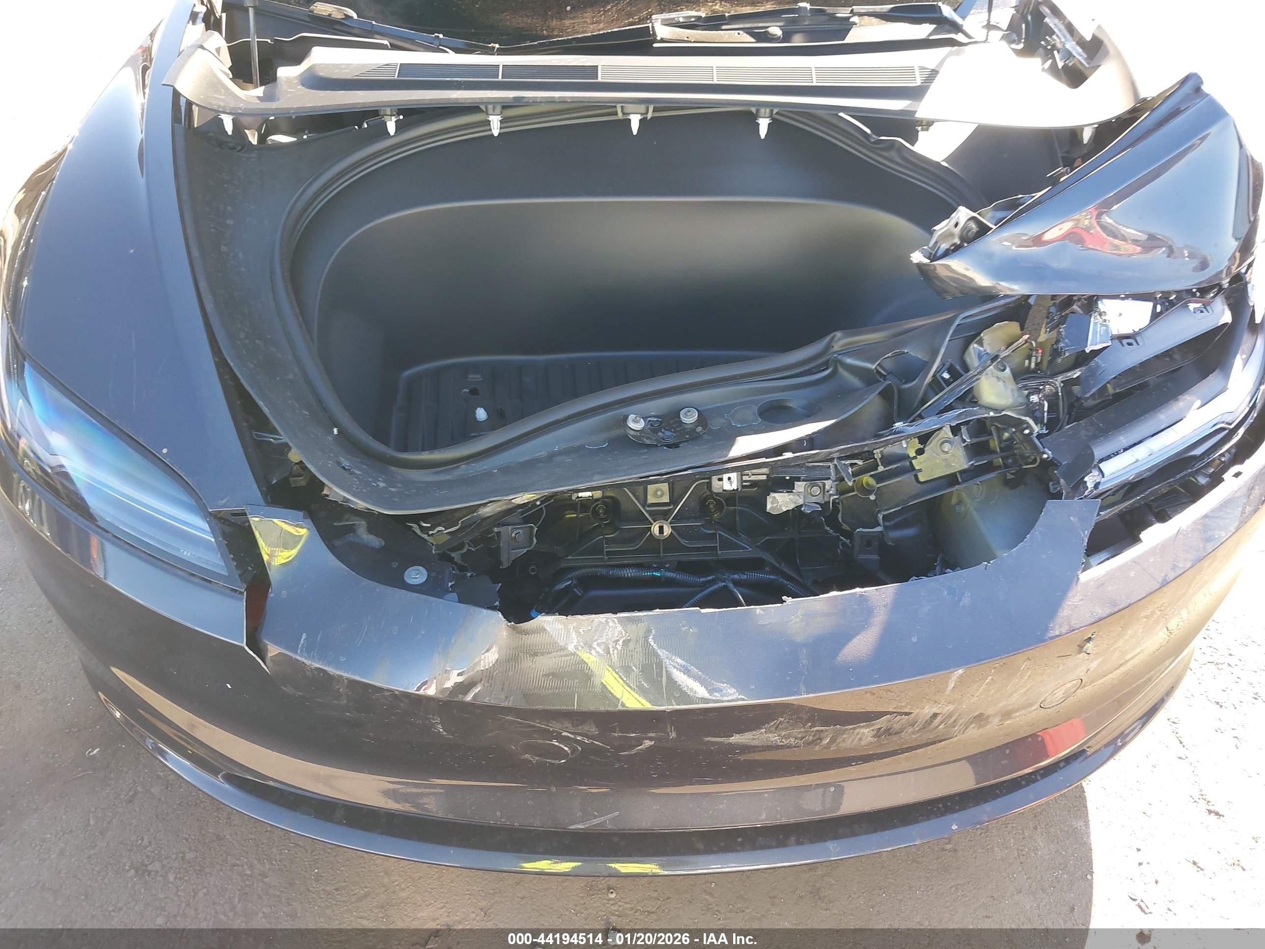 TESLA MODEL image 10