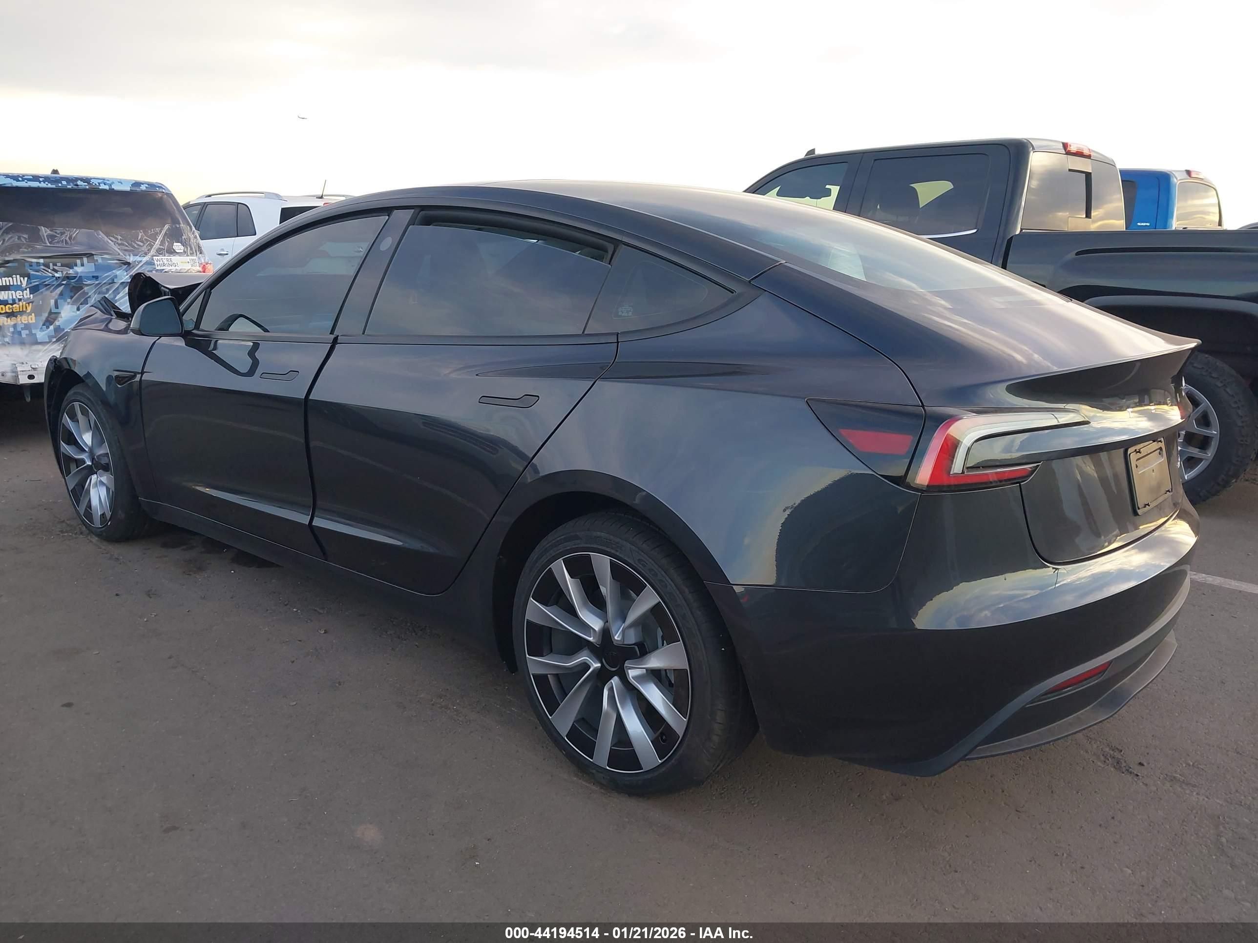 TESLA MODEL image 3