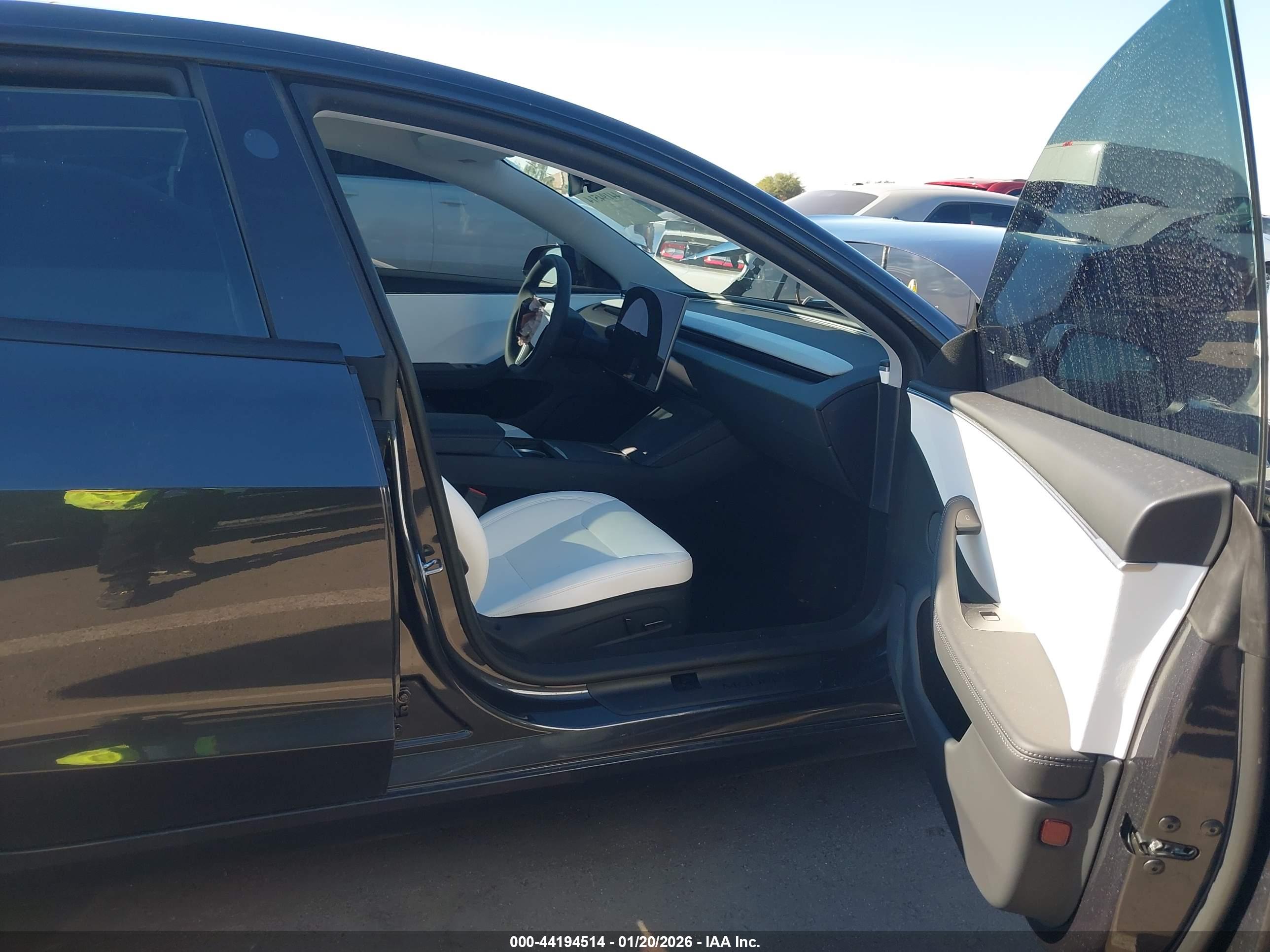 TESLA MODEL image 5