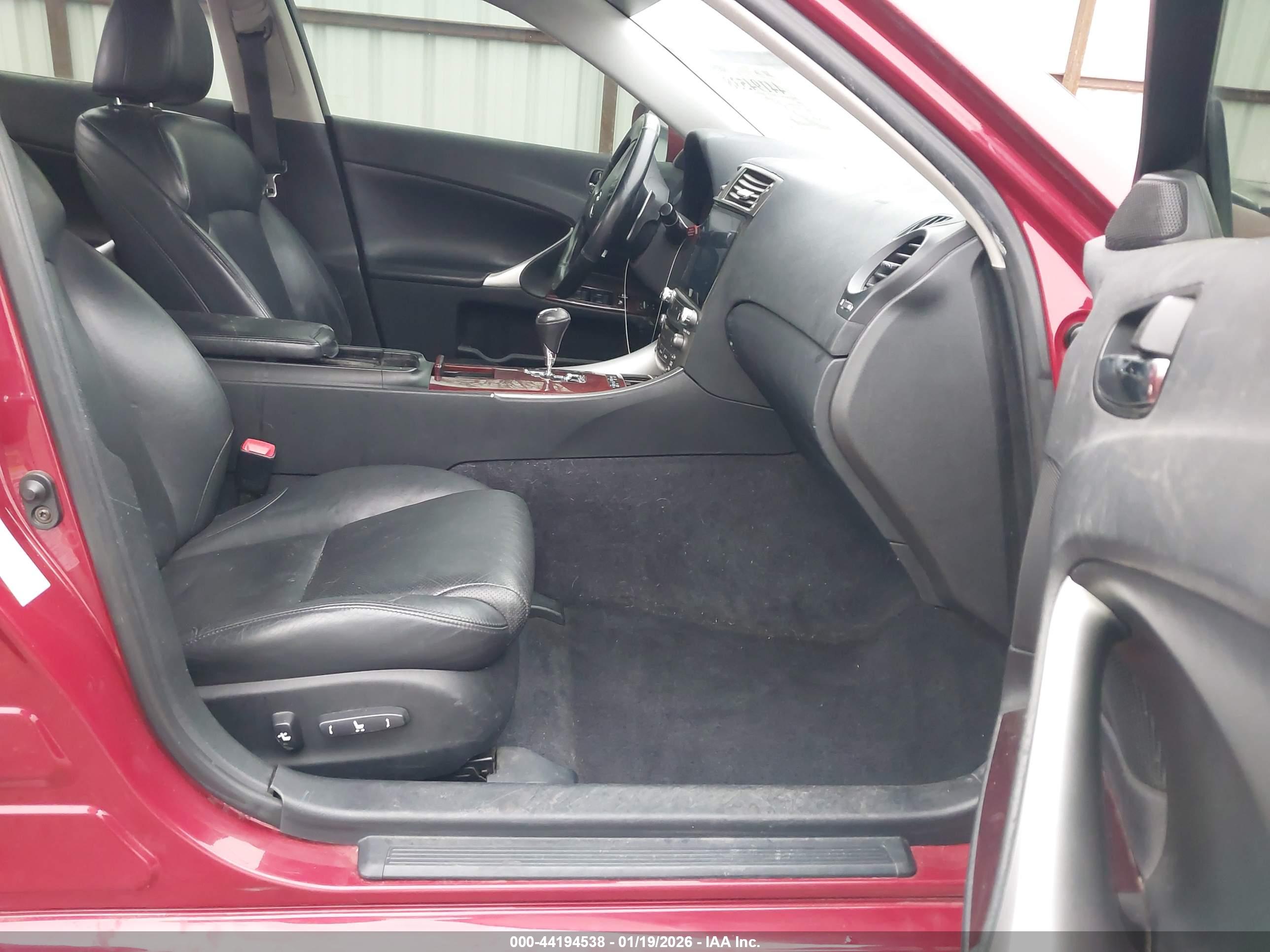 LEXUS IS image 5
