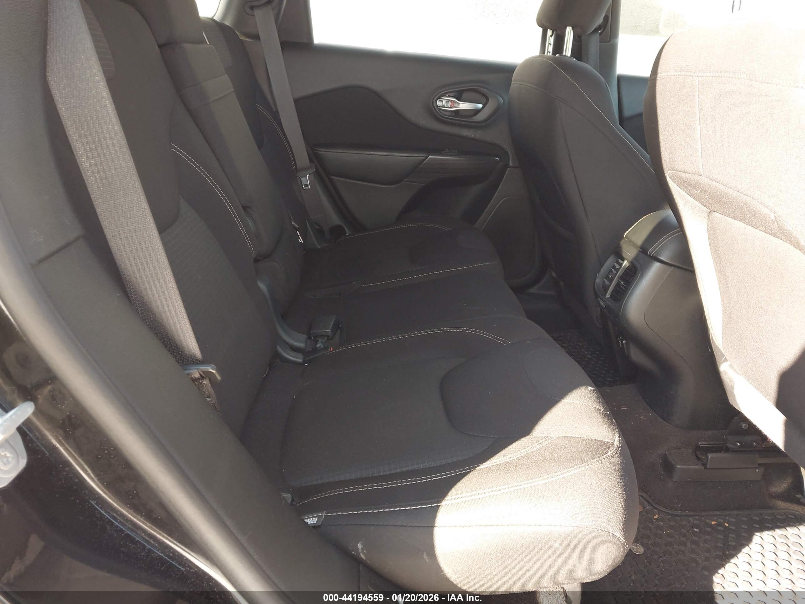 JEEP CHEROKEE image 8