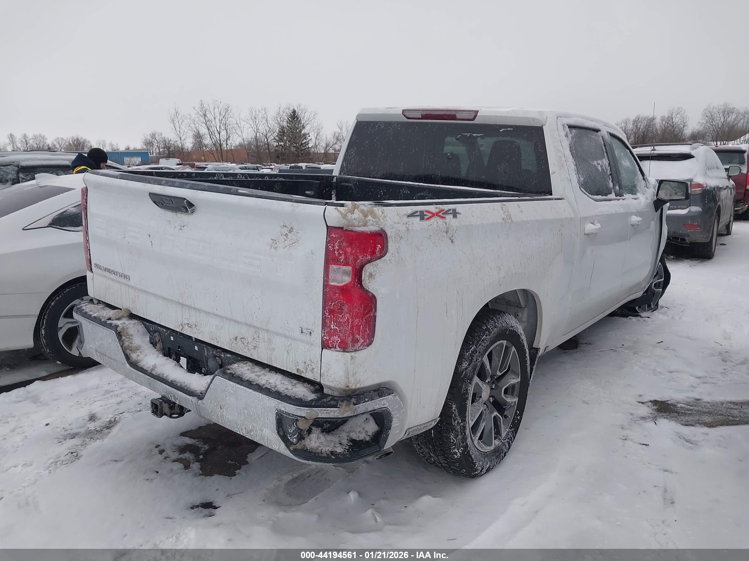 CHEVROLET SILVERADO image 4