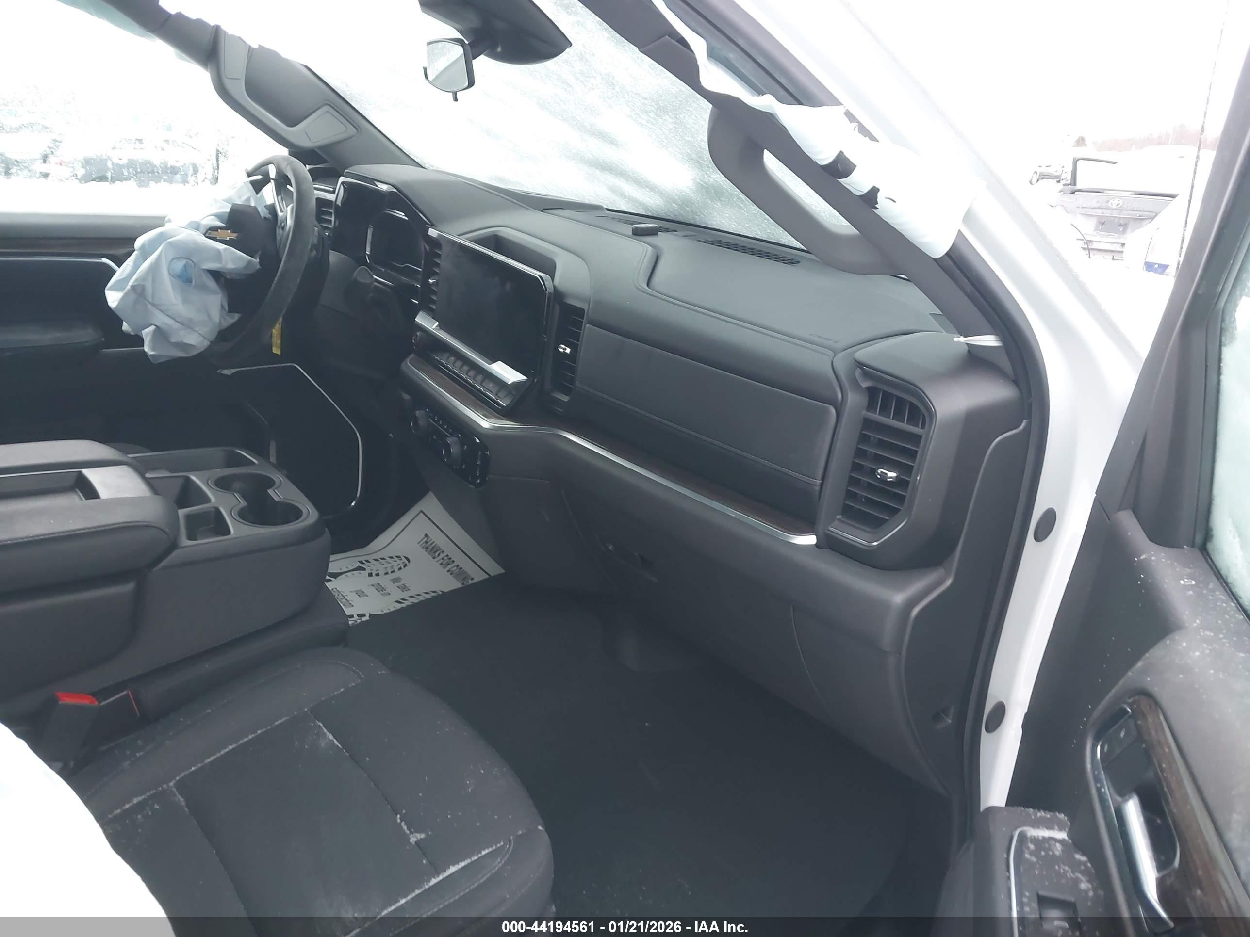 CHEVROLET SILVERADO image 5