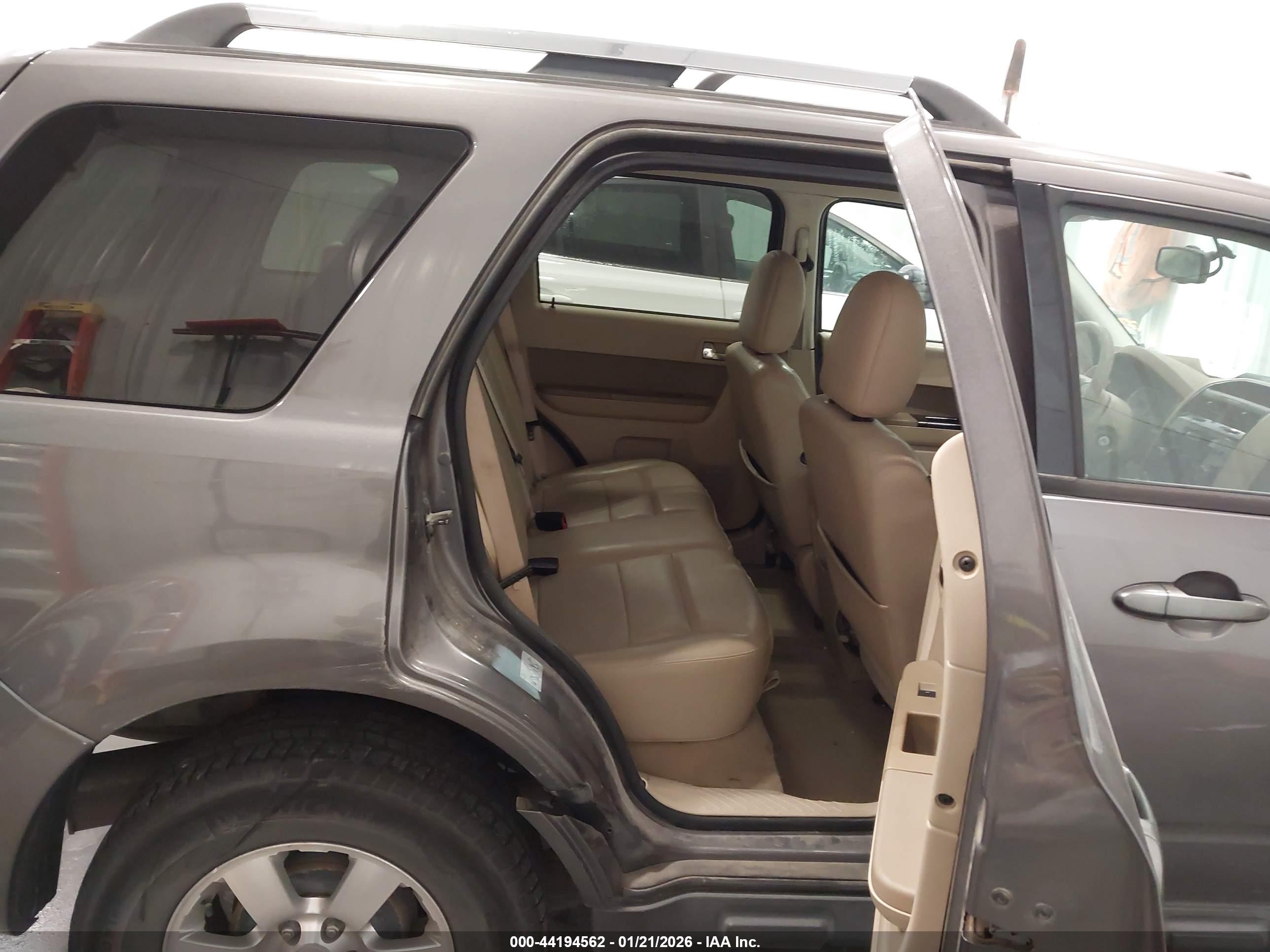 FORD ESCAPE image 8