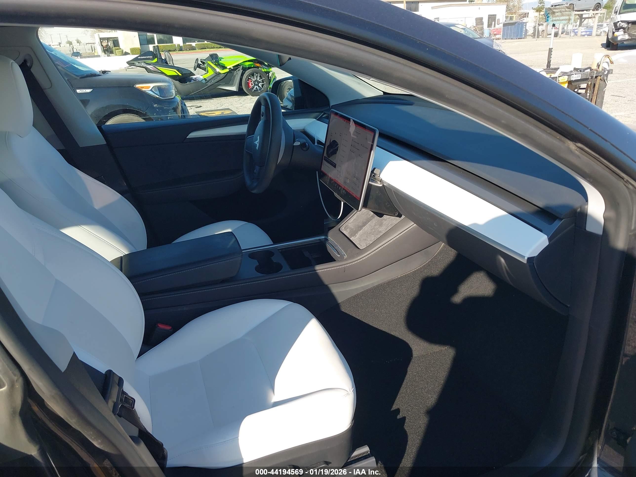 TESLA MODEL image 5
