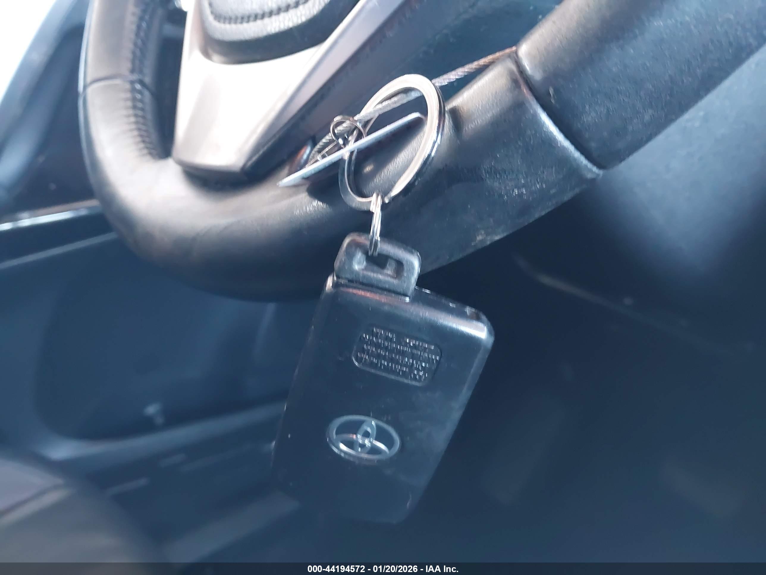 TOYOTA RAV4 image 11