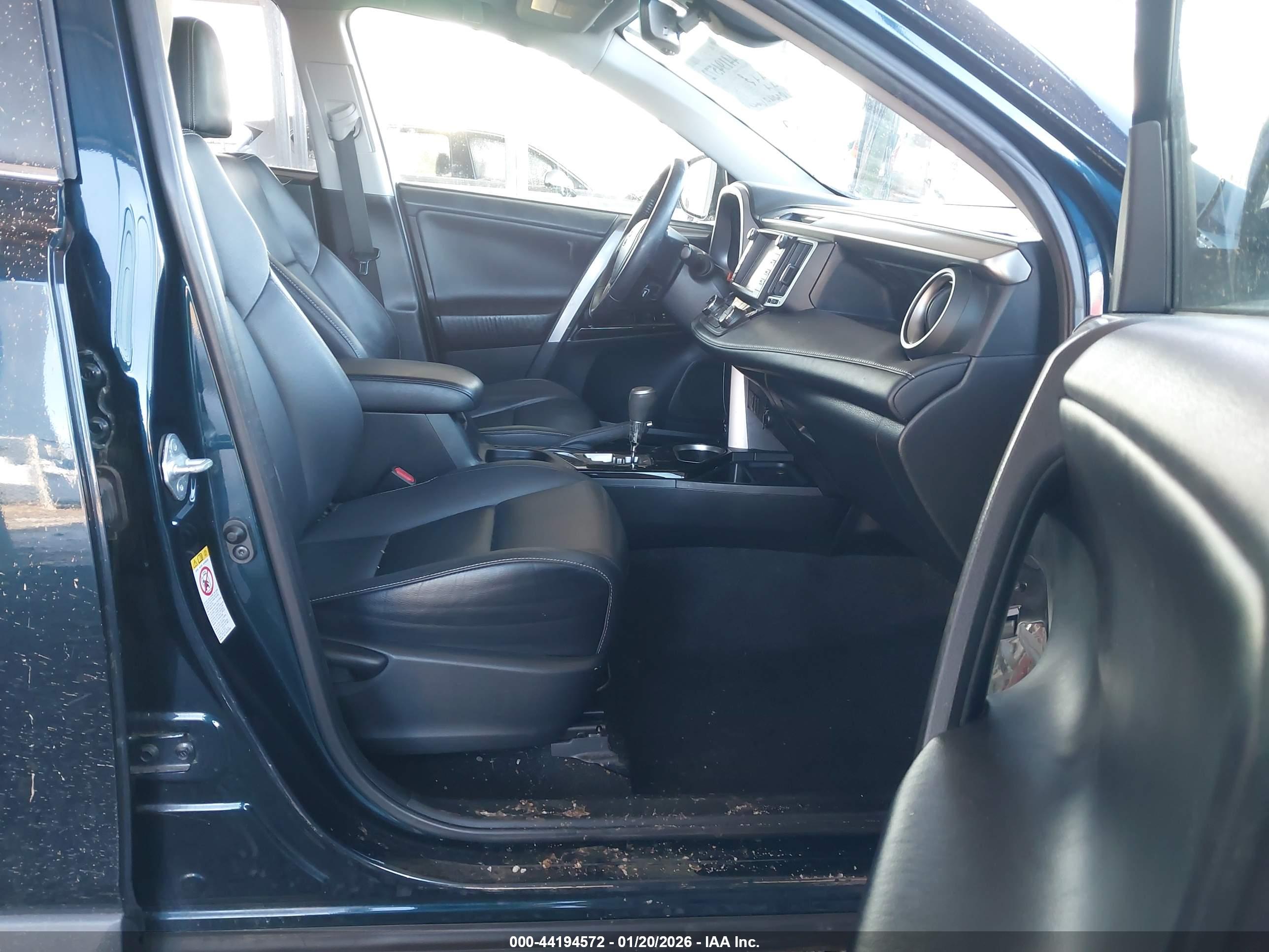 TOYOTA RAV4 image 5