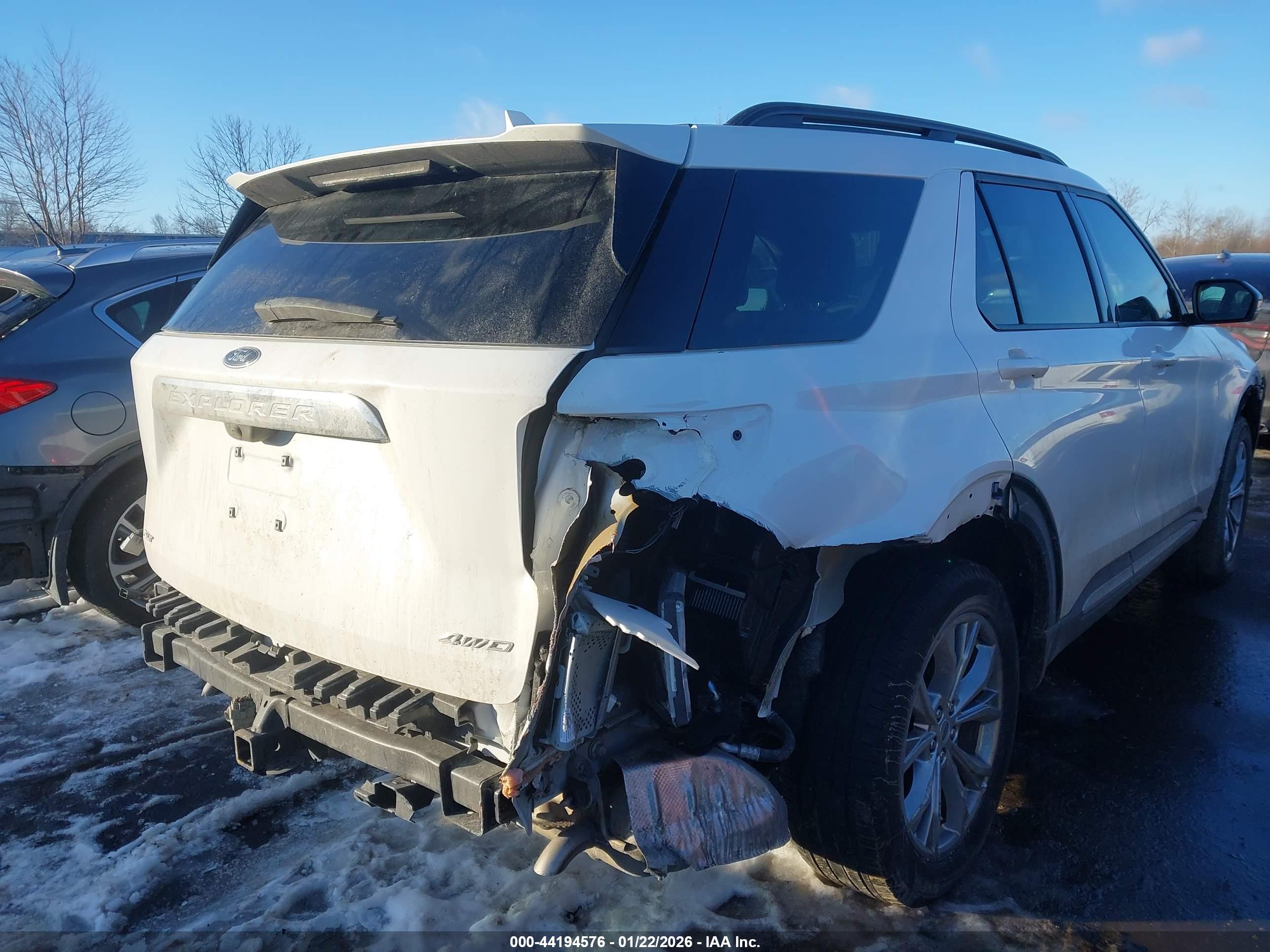FORD EXPLORER image 6