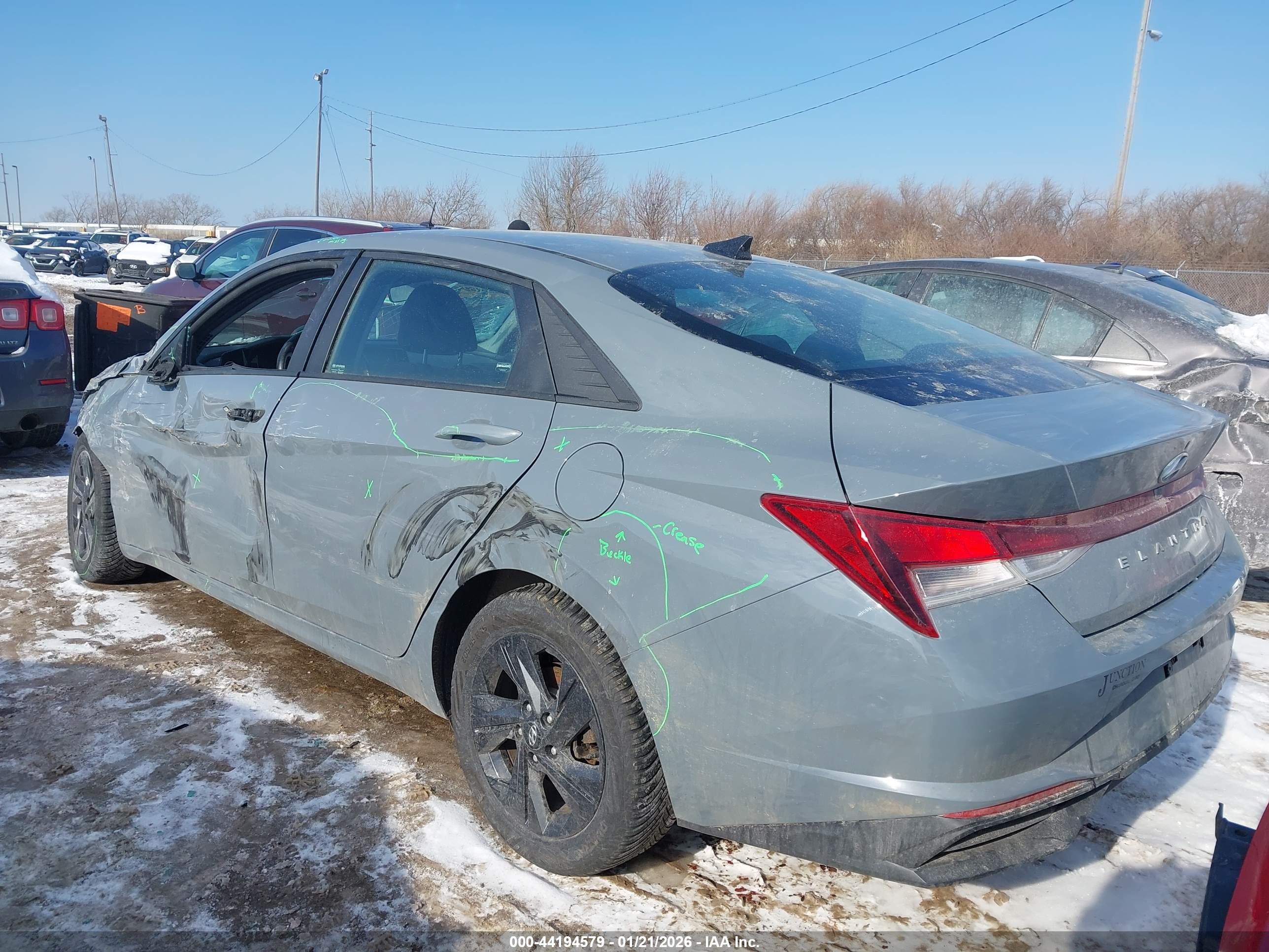 HYUNDAI ELANTRA image 3