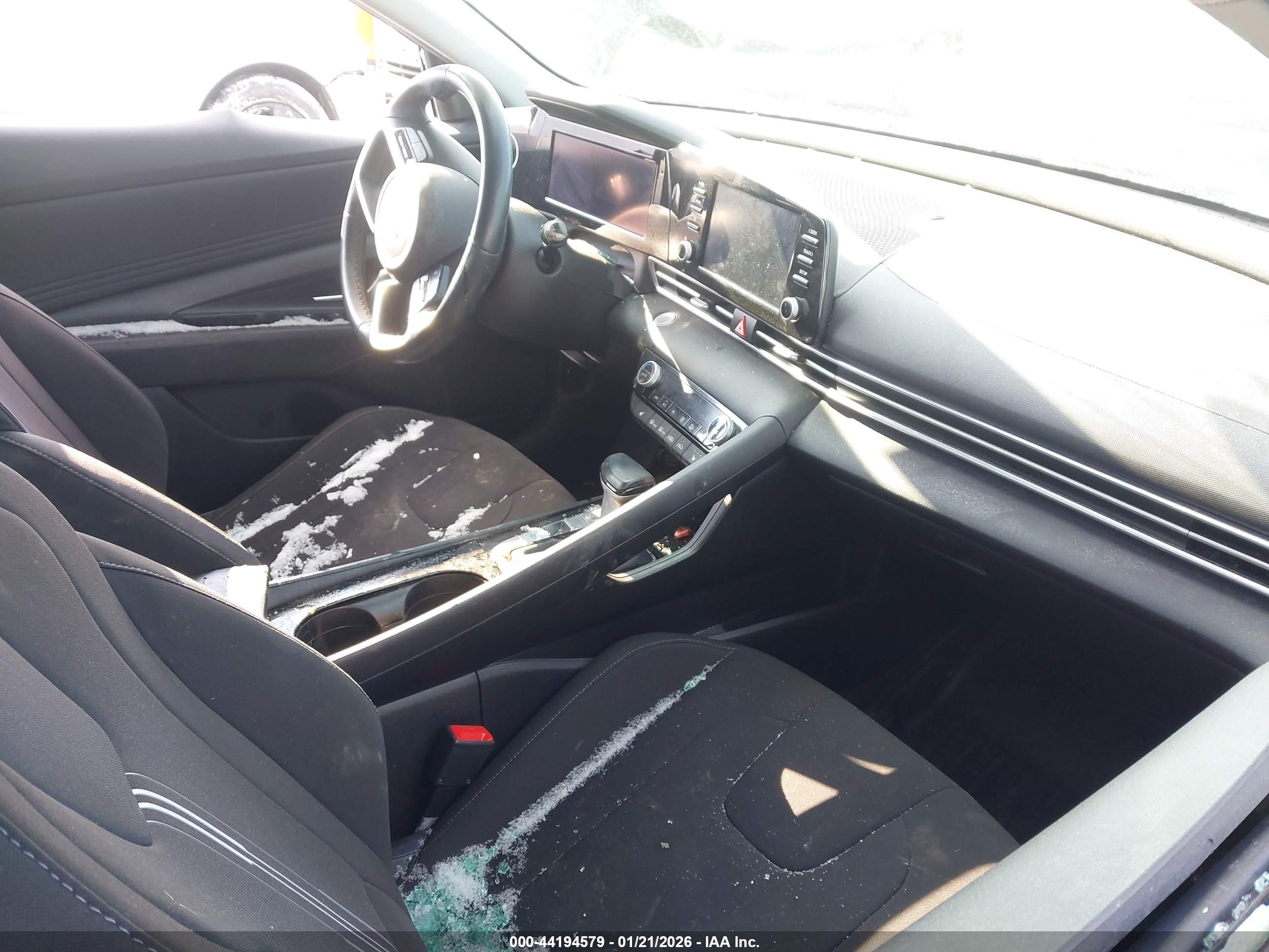 HYUNDAI ELANTRA image 5