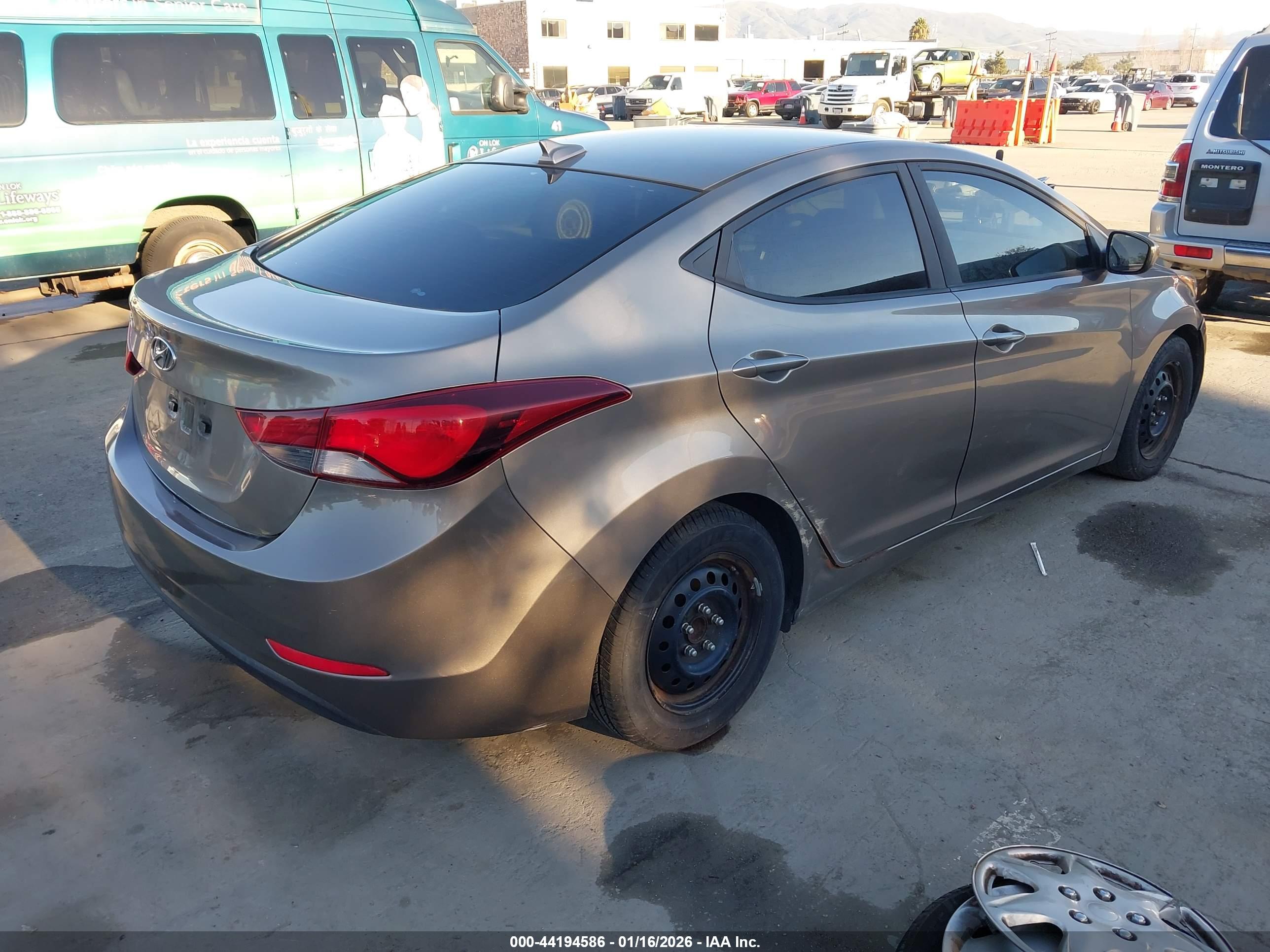 HYUNDAI ELANTRA image 4
