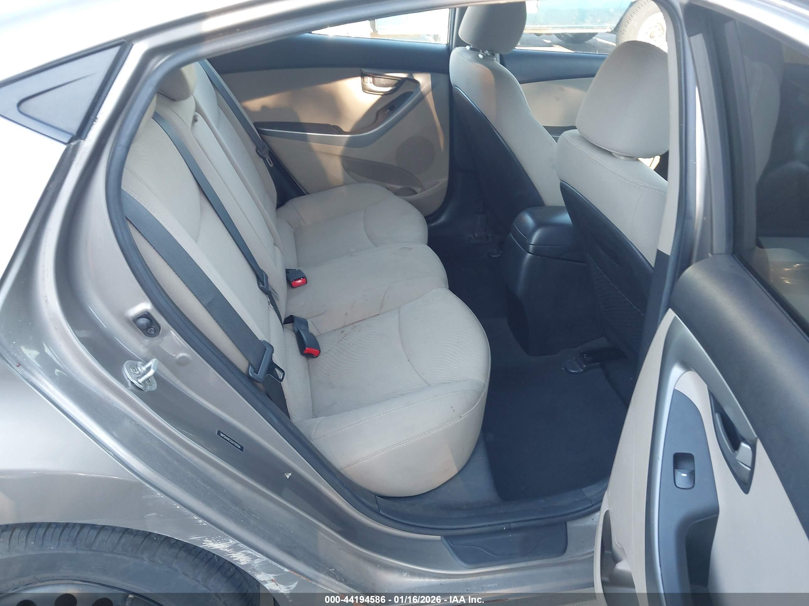 HYUNDAI ELANTRA image 8