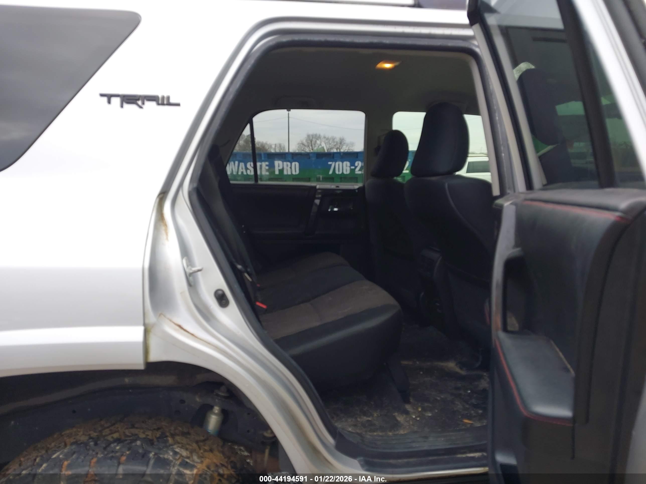 TOYOTA 4RUNNER image 8