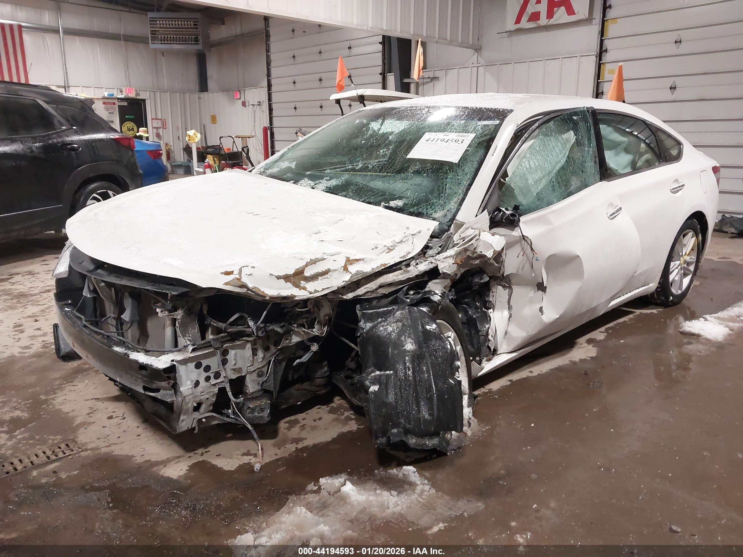 TOYOTA AVALON image 2