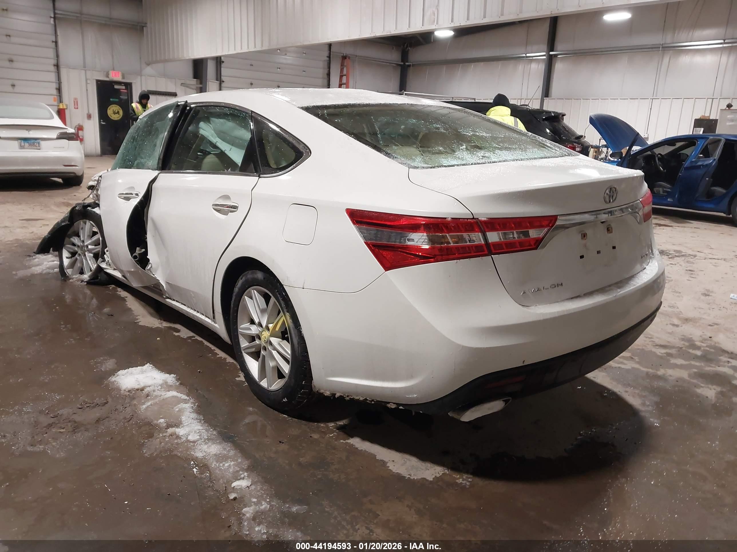TOYOTA AVALON image 3