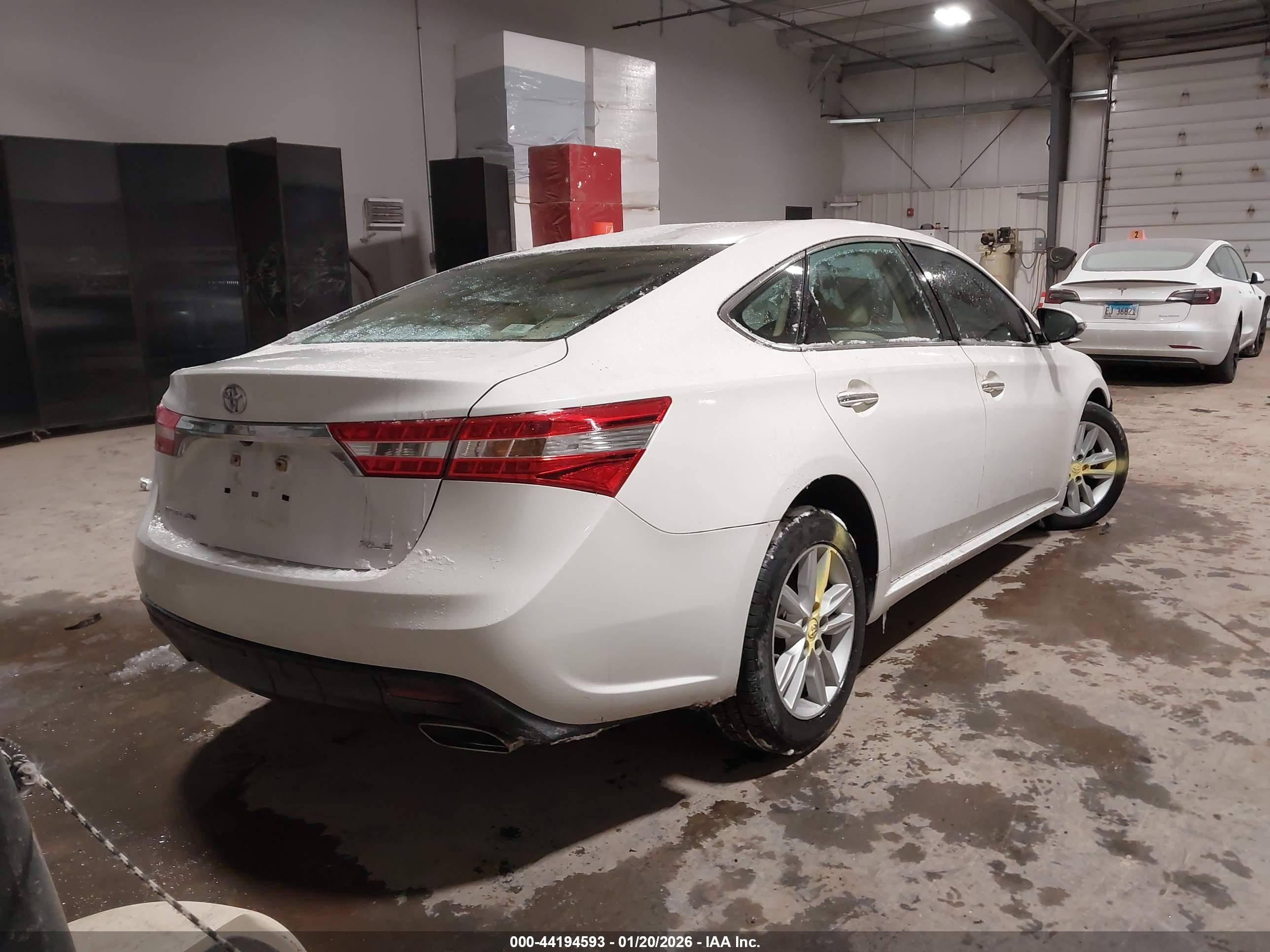 TOYOTA AVALON image 4