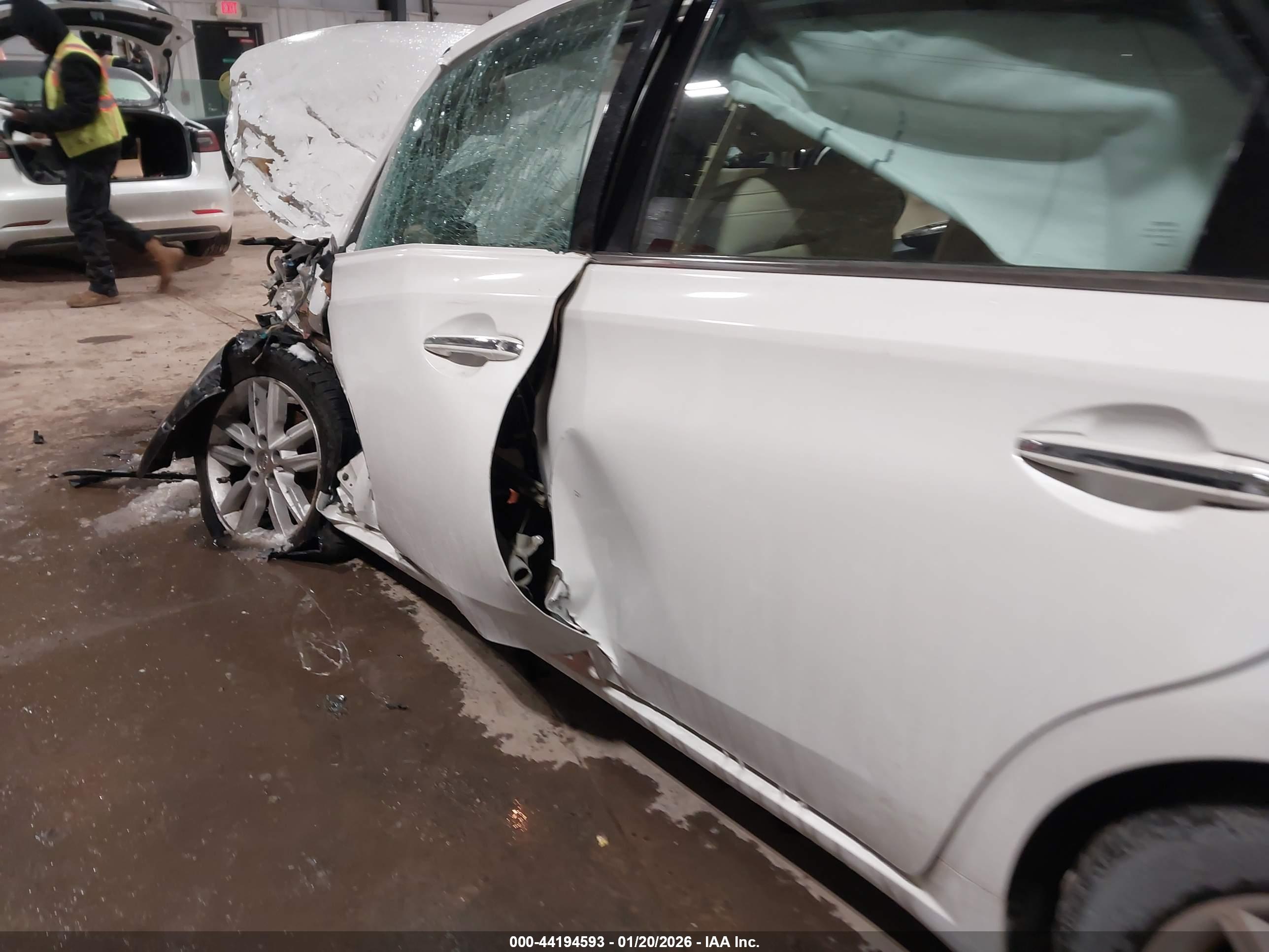 TOYOTA AVALON image 6