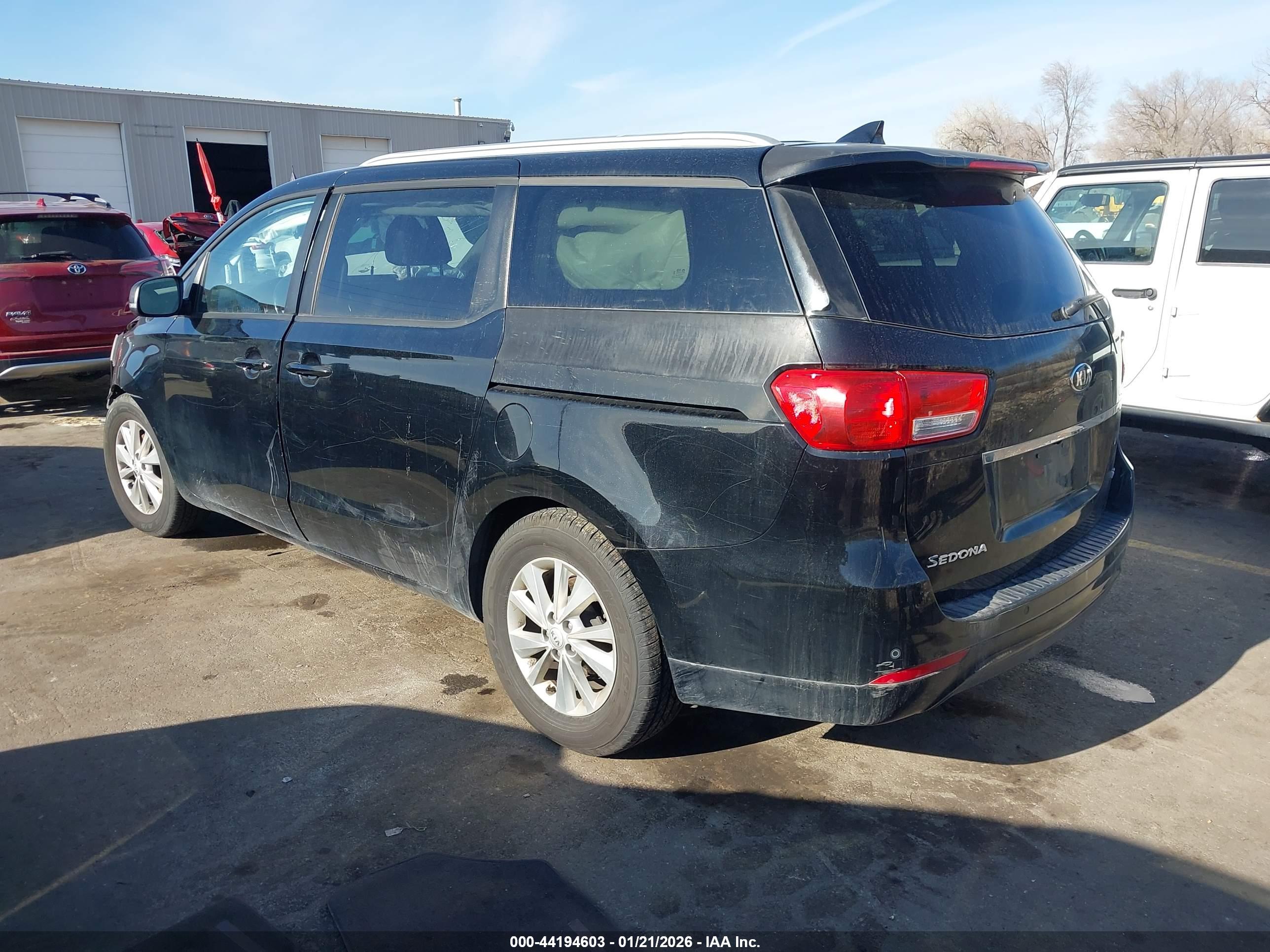 KIA SEDONA image 3