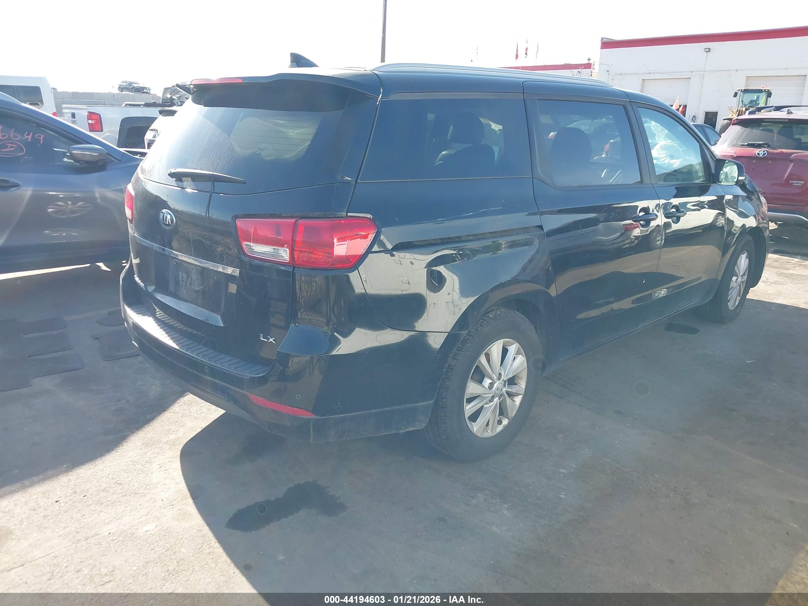 KIA SEDONA image 4