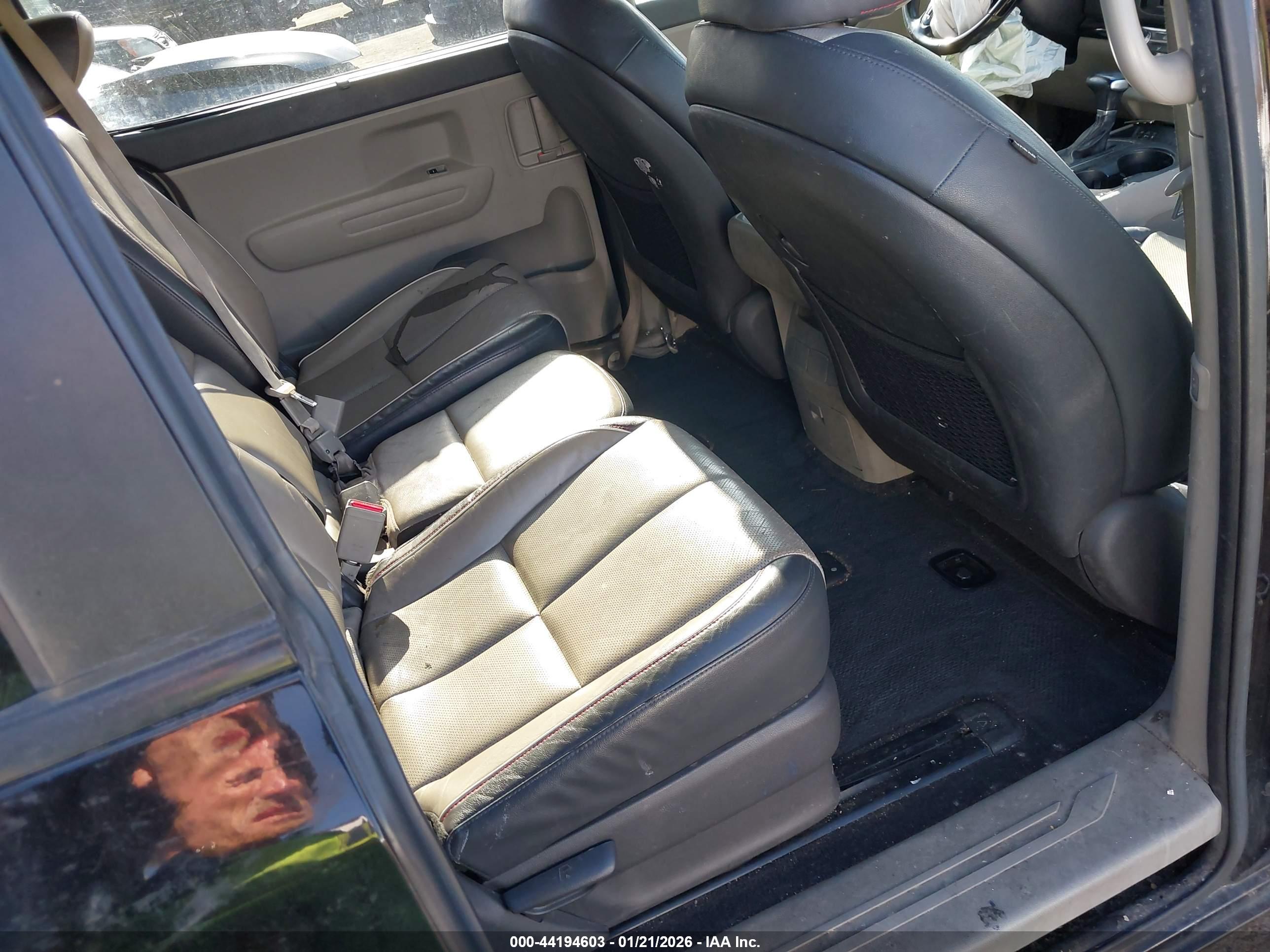 KIA SEDONA image 8