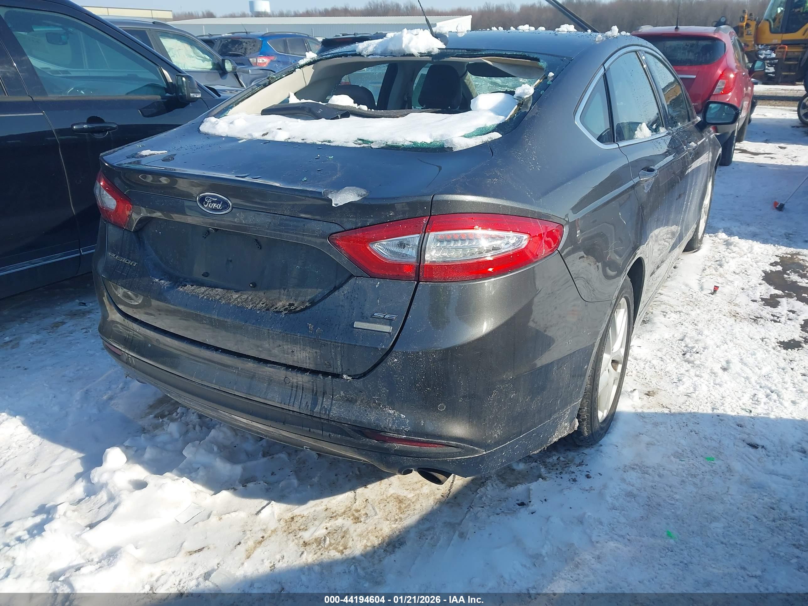 FORD FUSION image 4