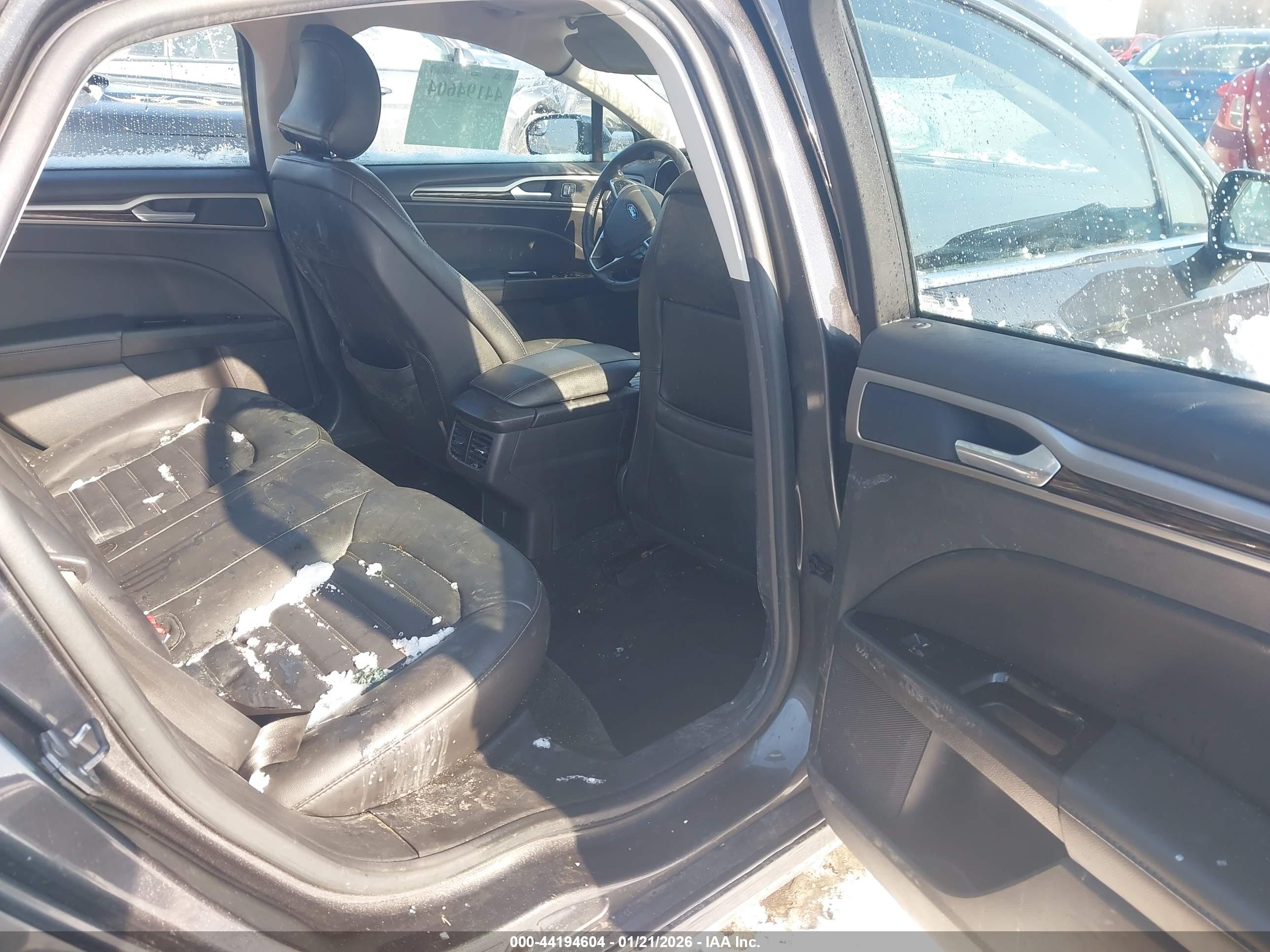 FORD FUSION image 8